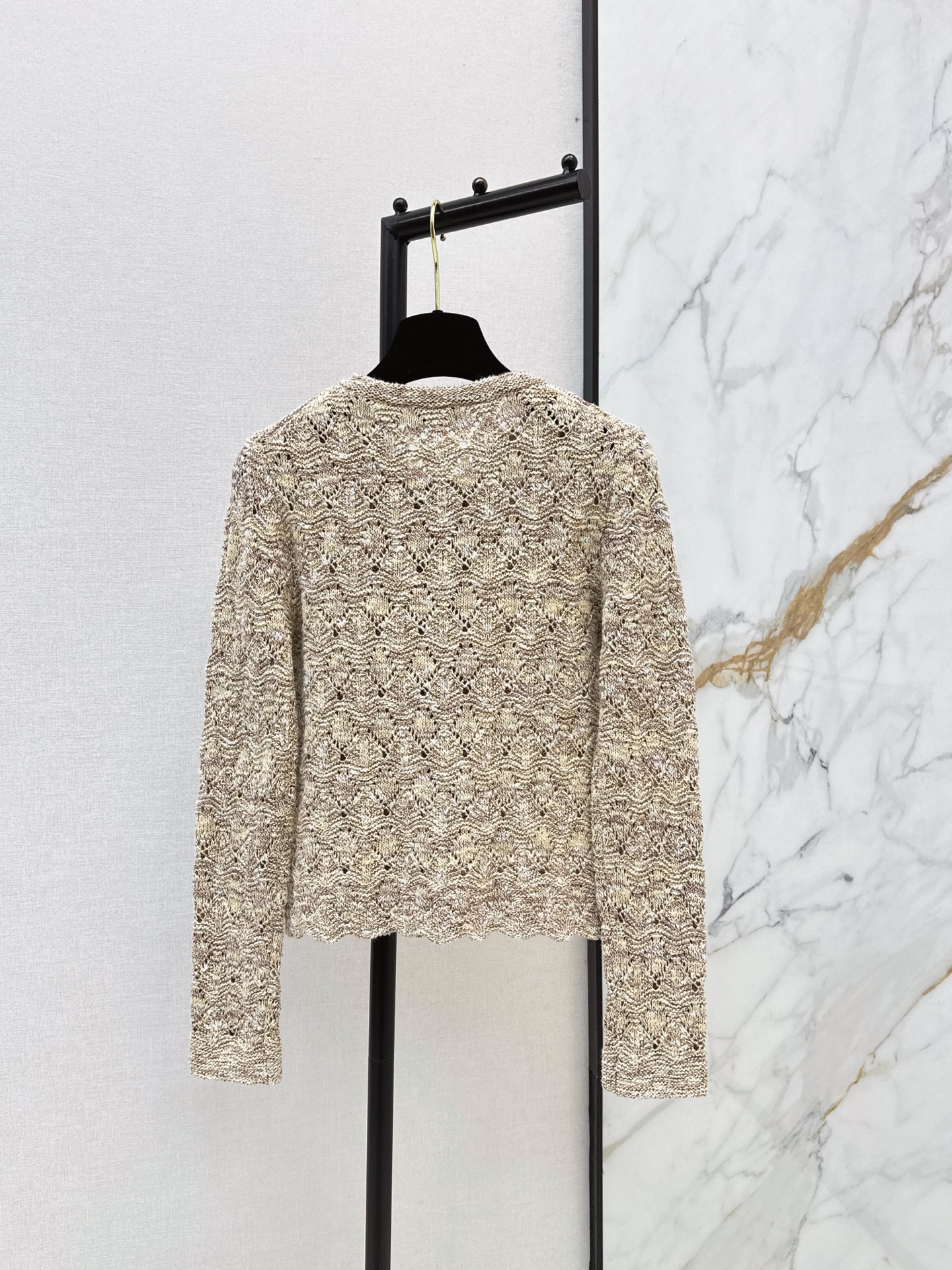 Chan New Hollow-knit crew neck cardigan