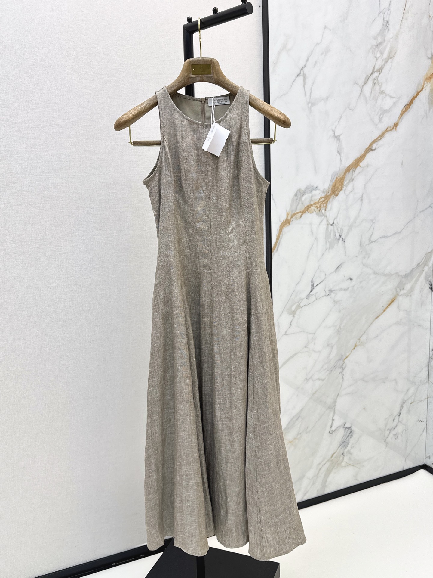 Brun New Sleeveless dress