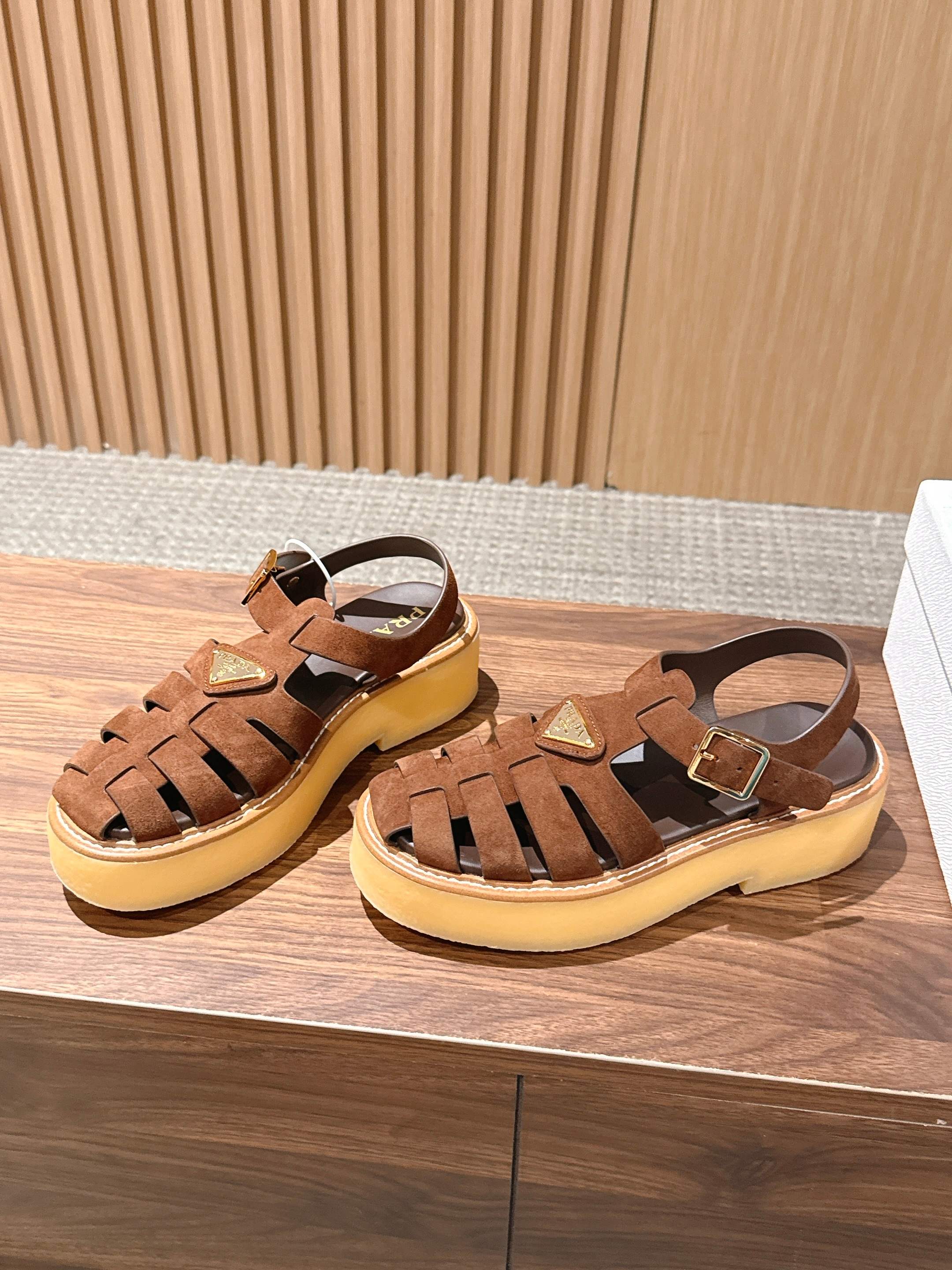 Prad New Retro Roman sandals