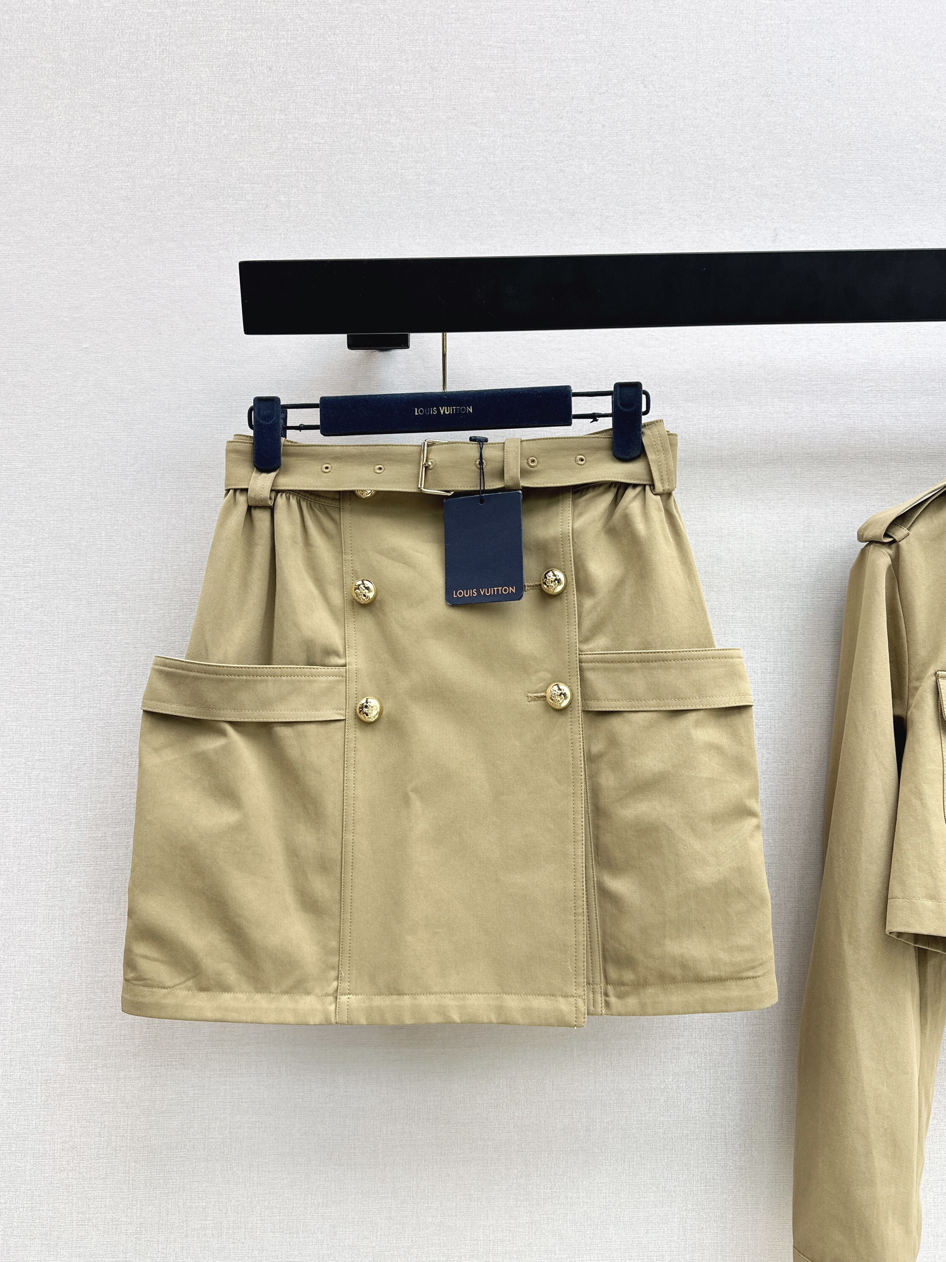 Loui NEW short