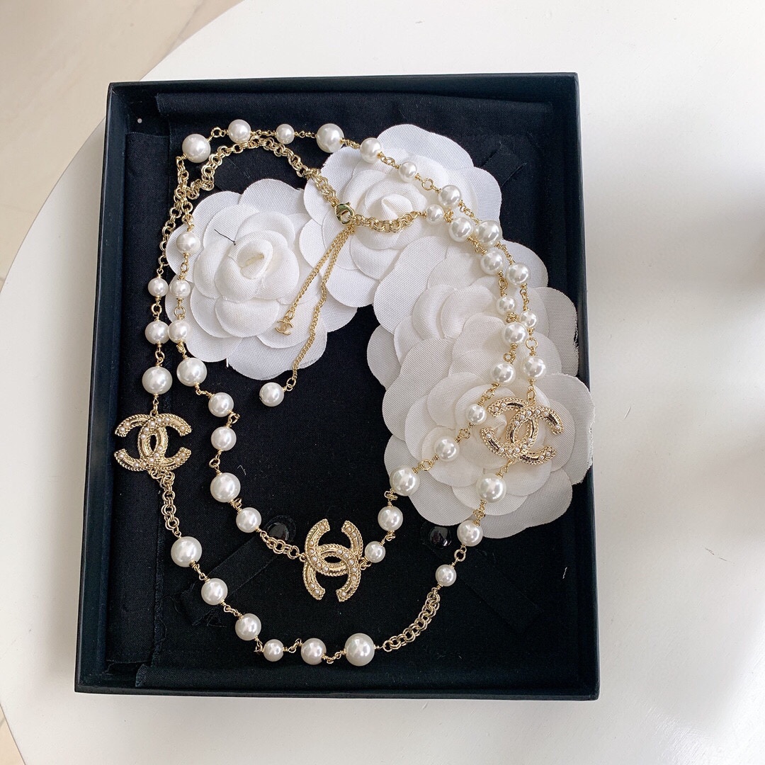 Chan New necklace