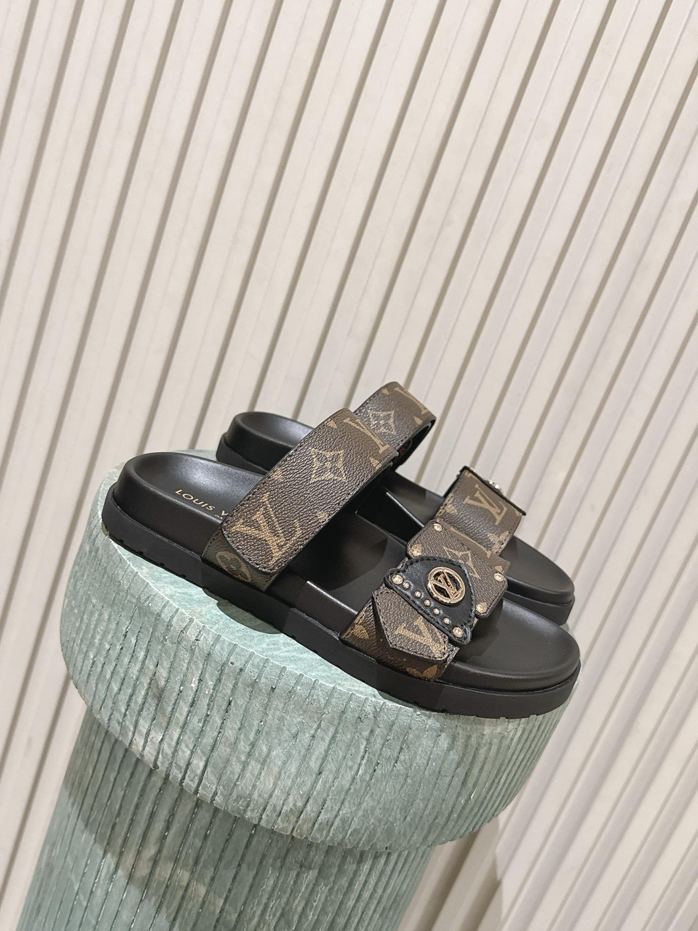 Louis New Double-strap flat sandals