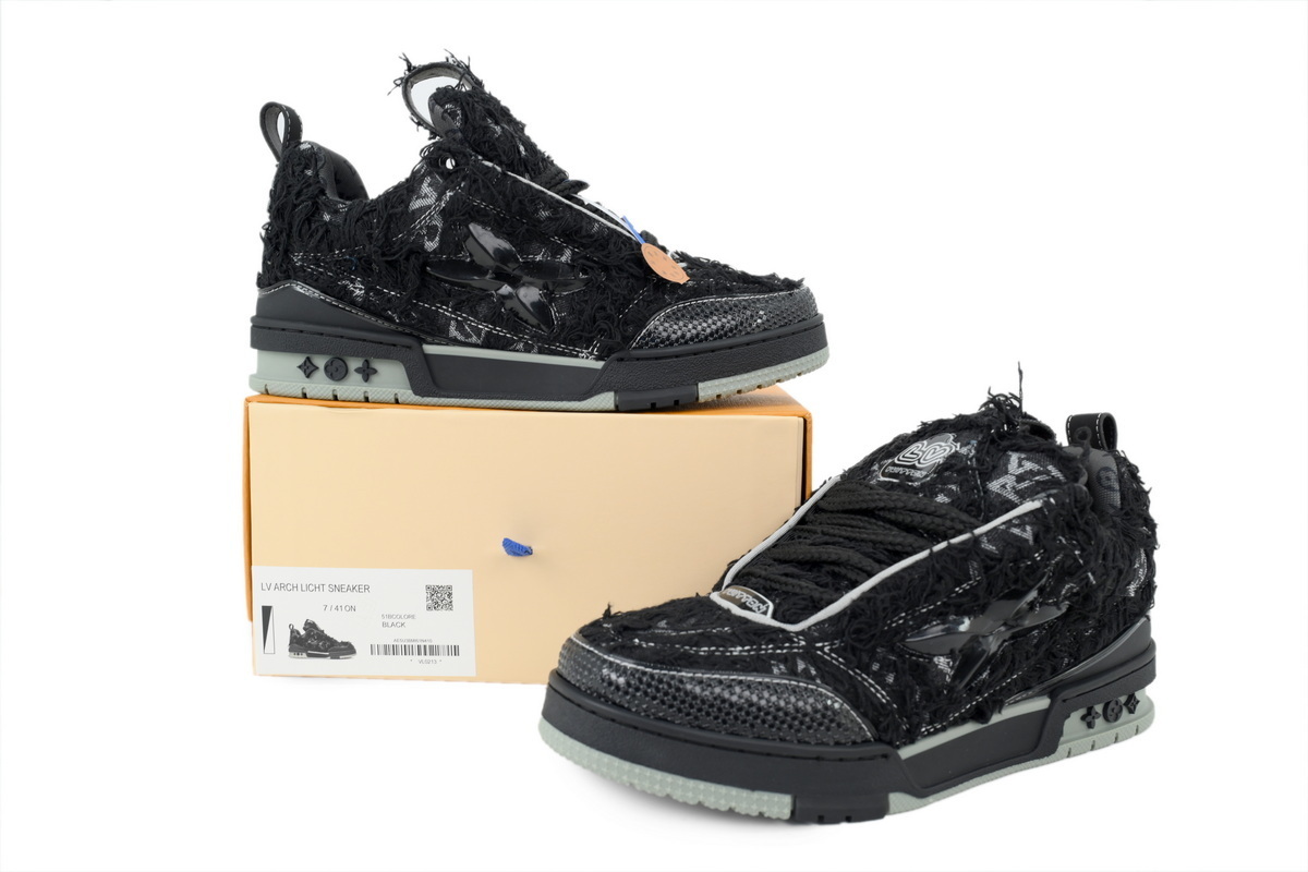 Pkkicks God Batch LOUIS VUITTON Plum Blossom Drill in Black