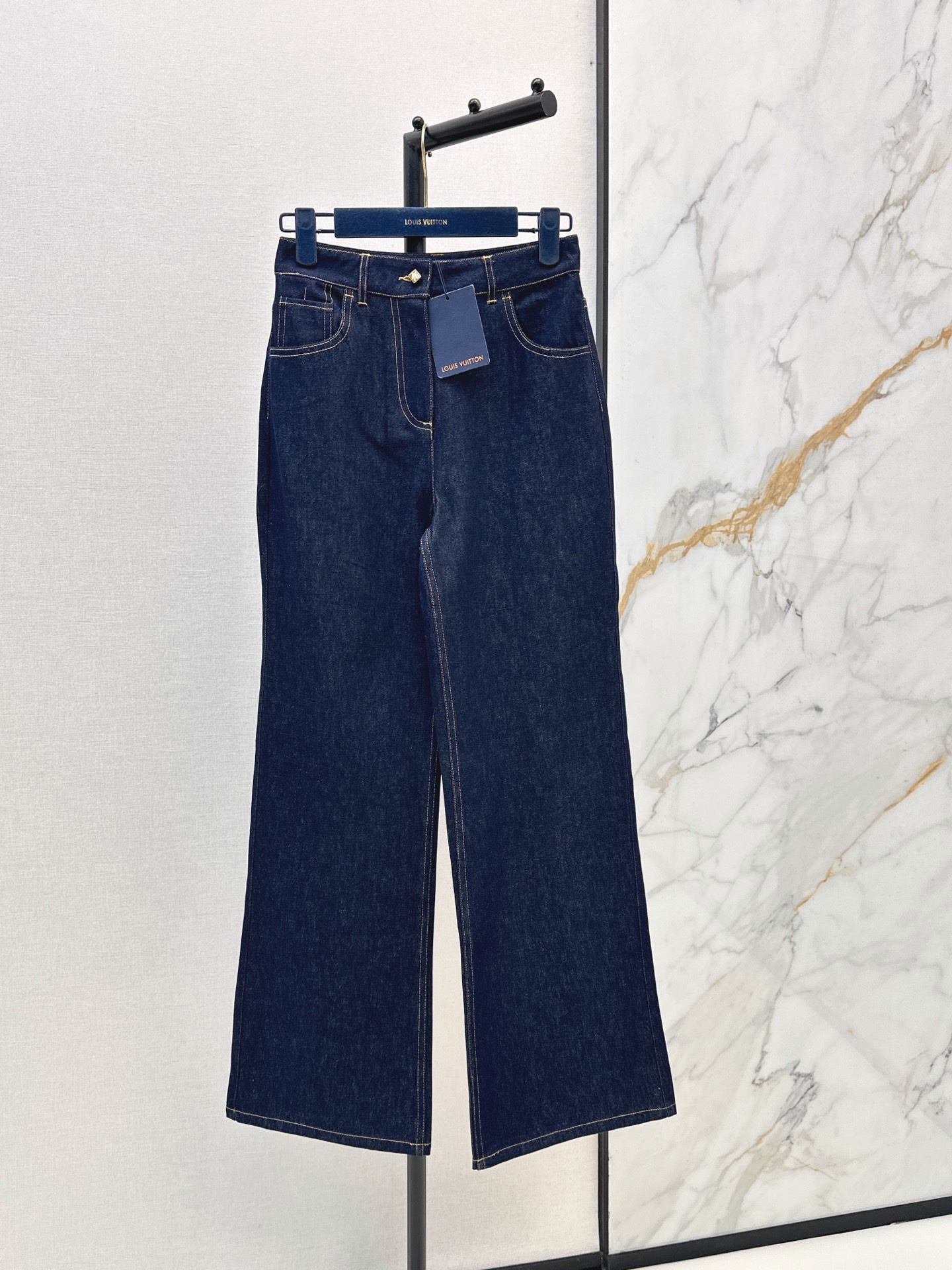 Louis New Jeans