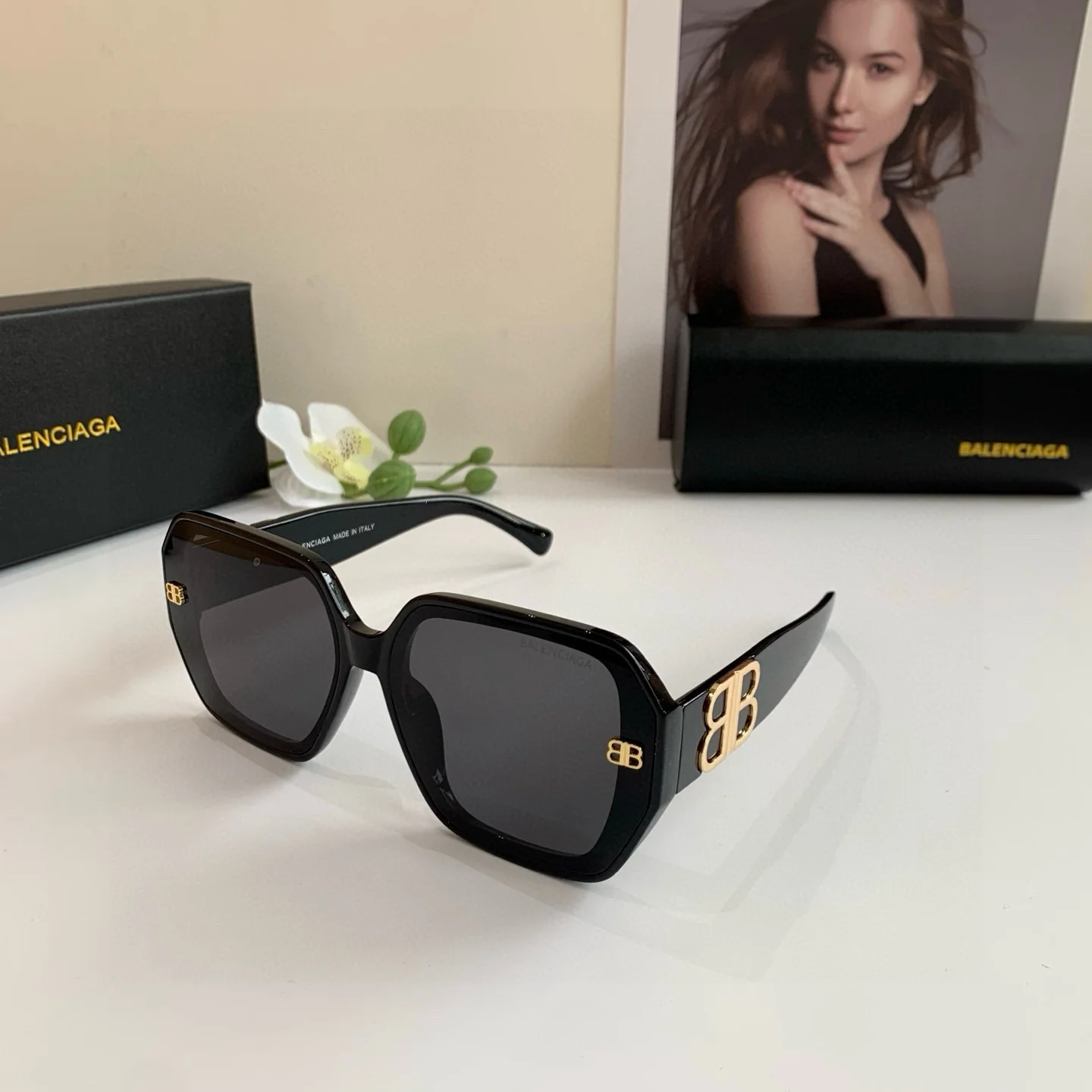 Paris New Square sunglasses