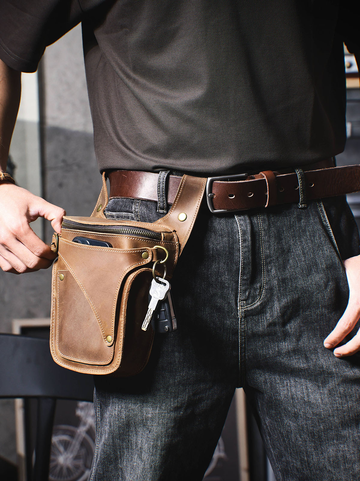 Vintage Full-Grain Leather Belt Bag - Rugged Utility for the Modern Lifestyle