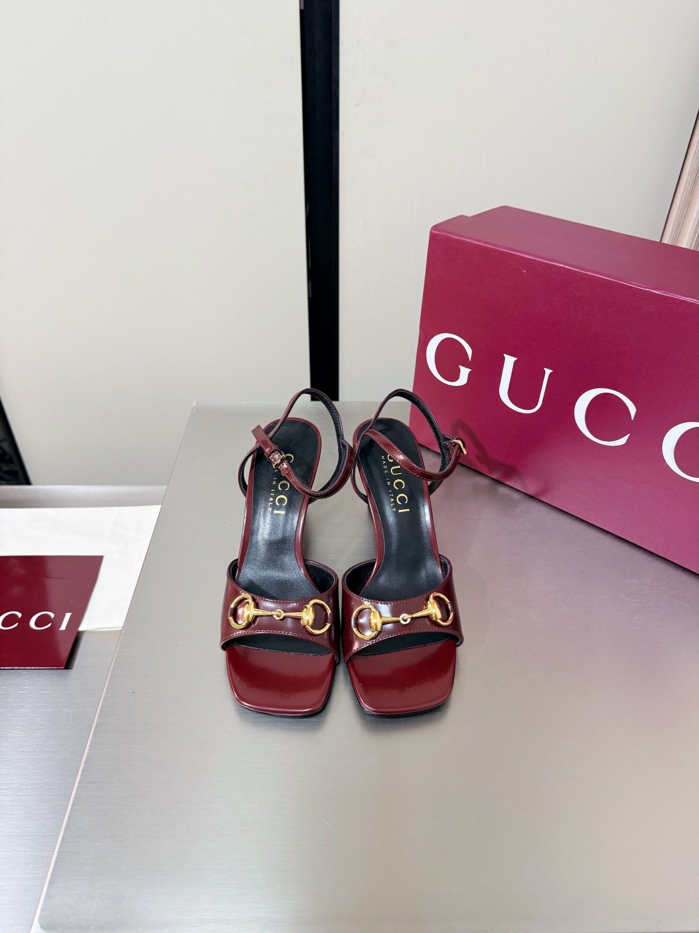 Gucc New Saddle buckle flat heel