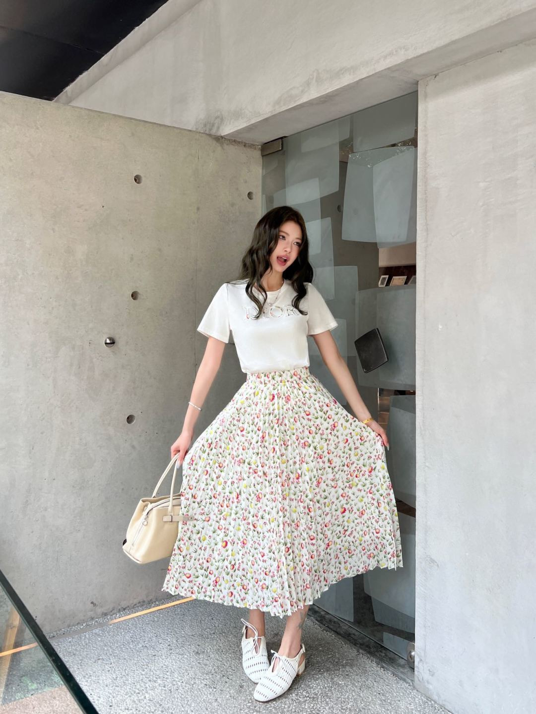 CD New T-shirt + pleated floral skirt set
