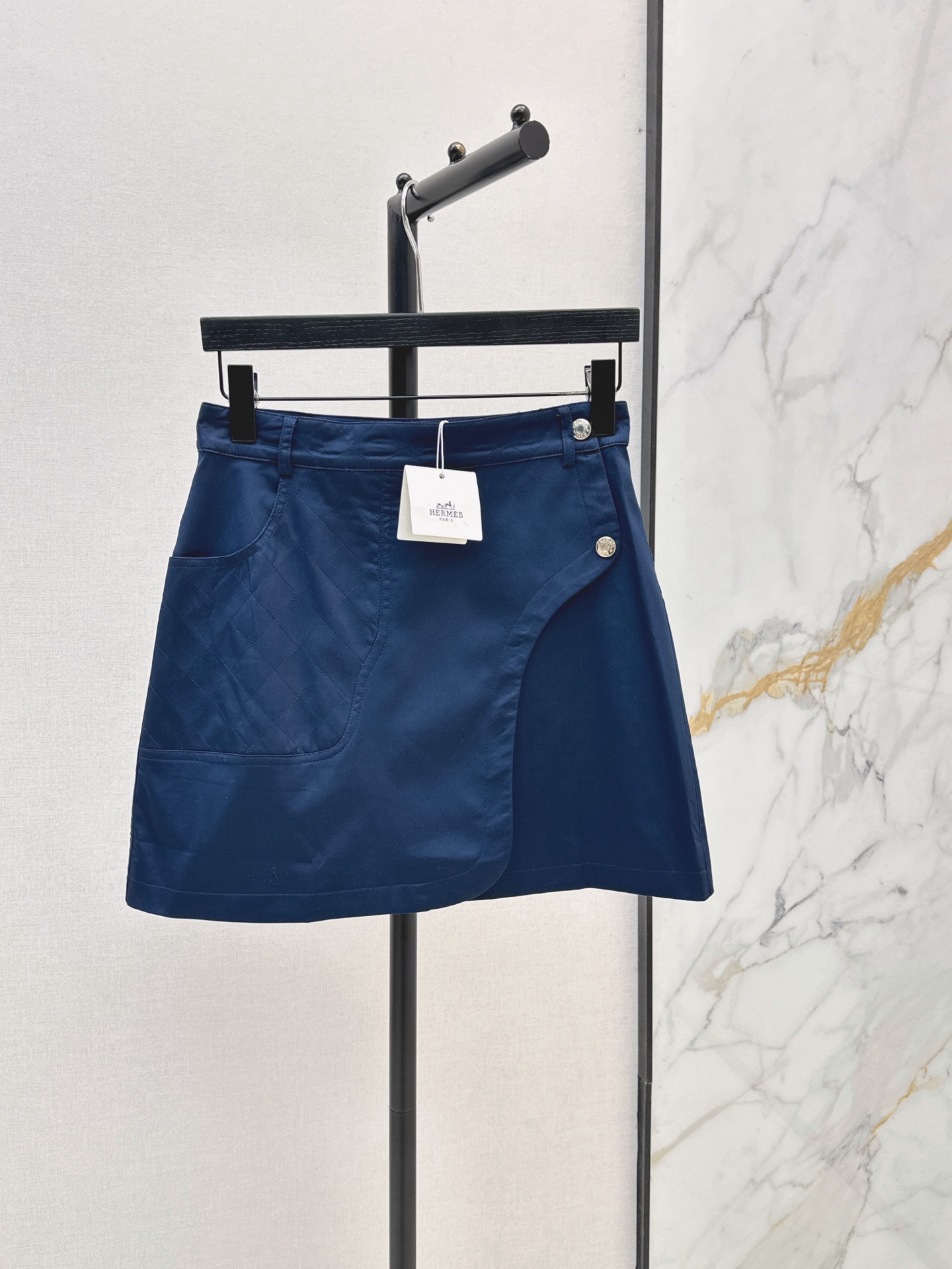 Herm New Side-button skirt