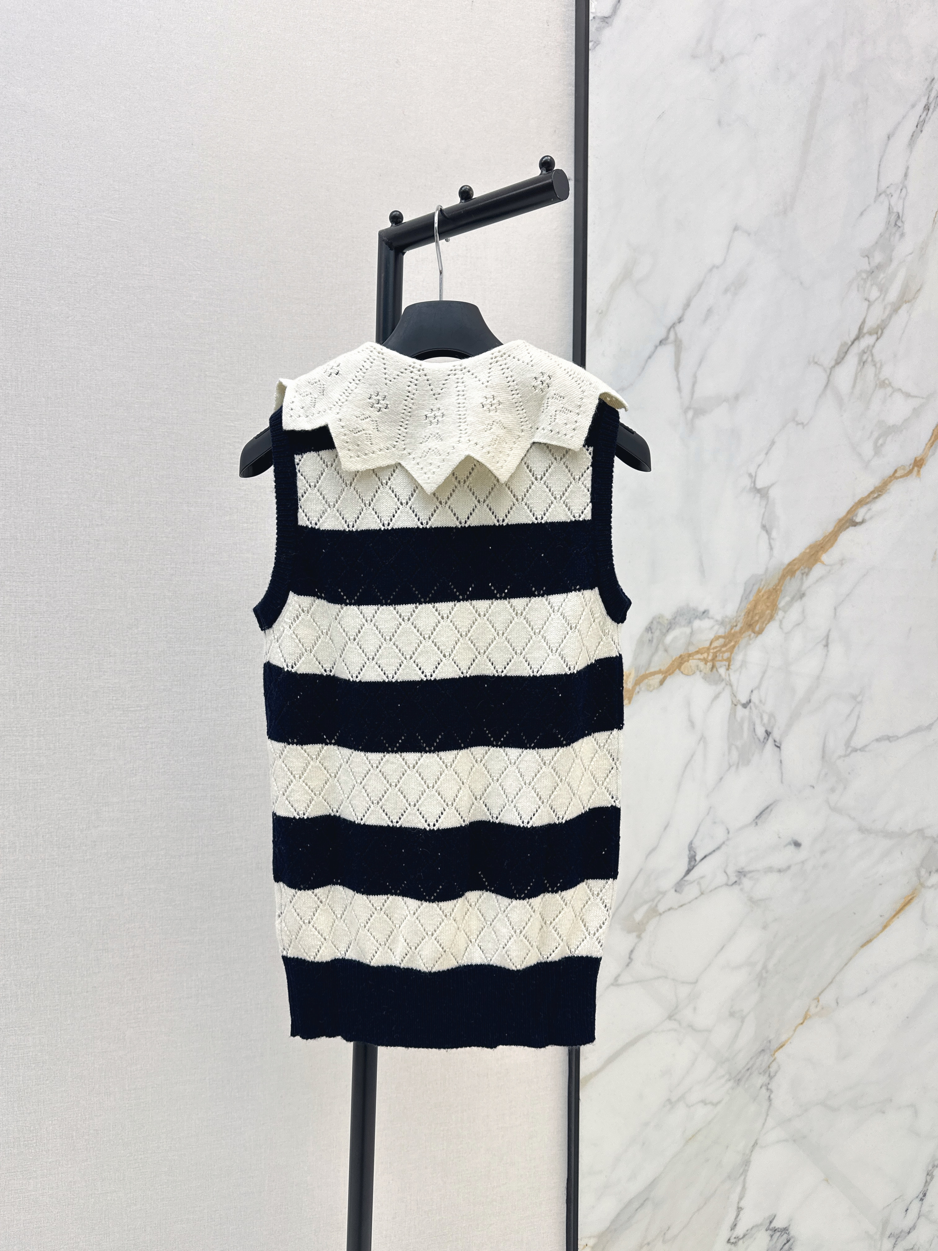 CD New Hollow Lace Knitted Vest