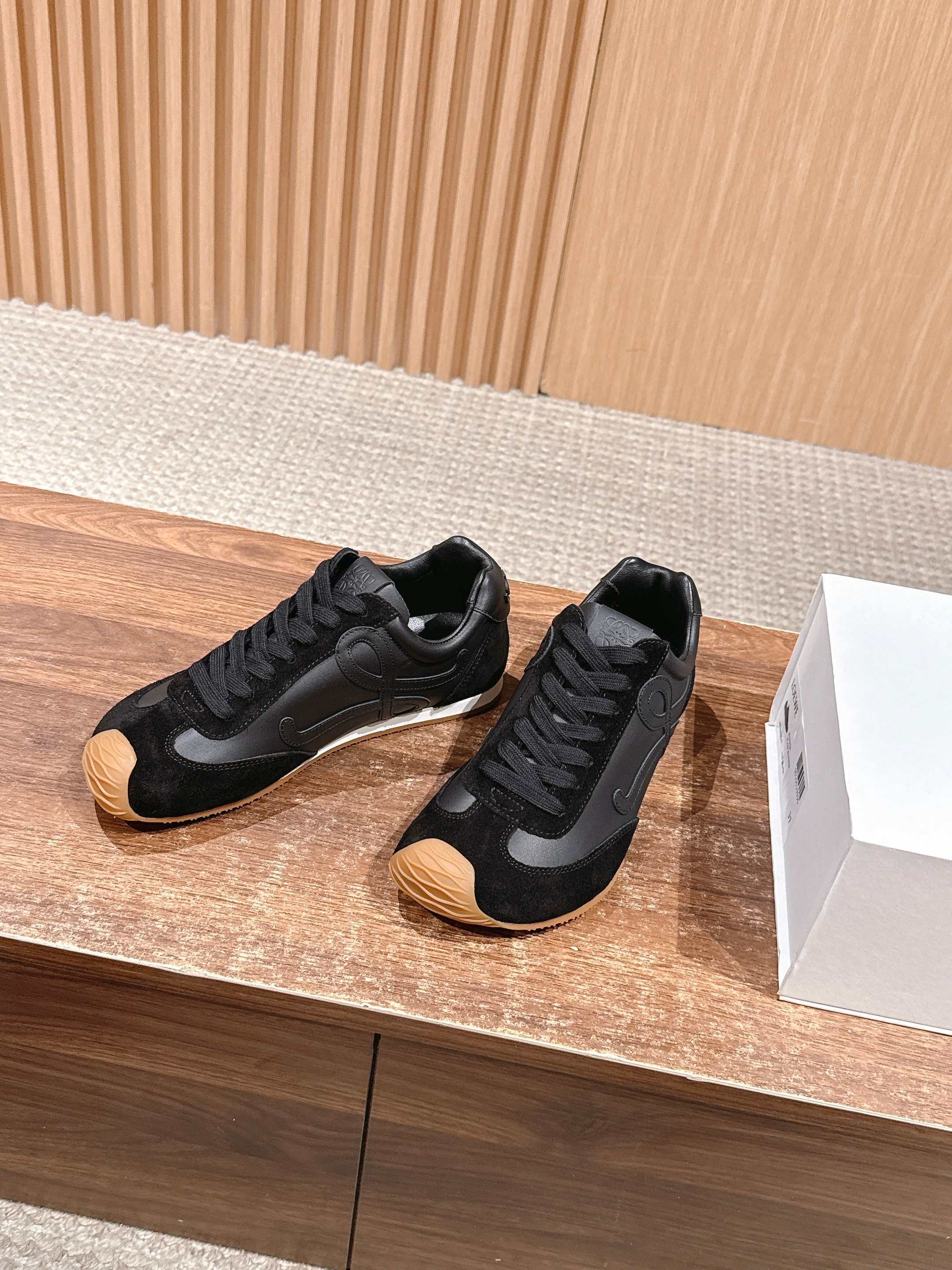 𝐋oew New sports shoes
