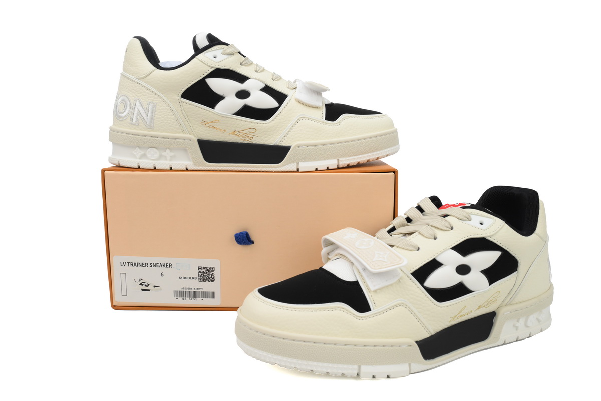 Pkkicks God Batch LOUIS VUITTON Trainer Monogram Flower Black