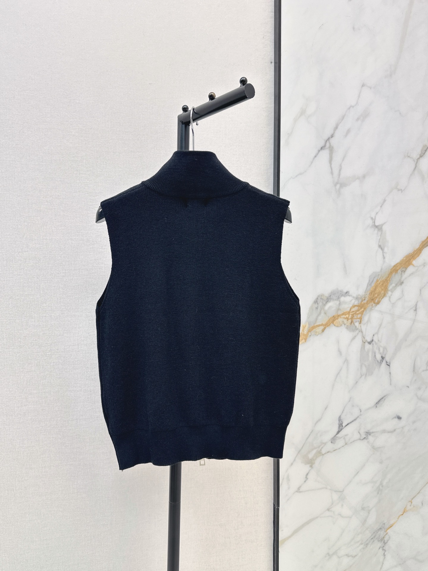 Celi New Sleeveless vest