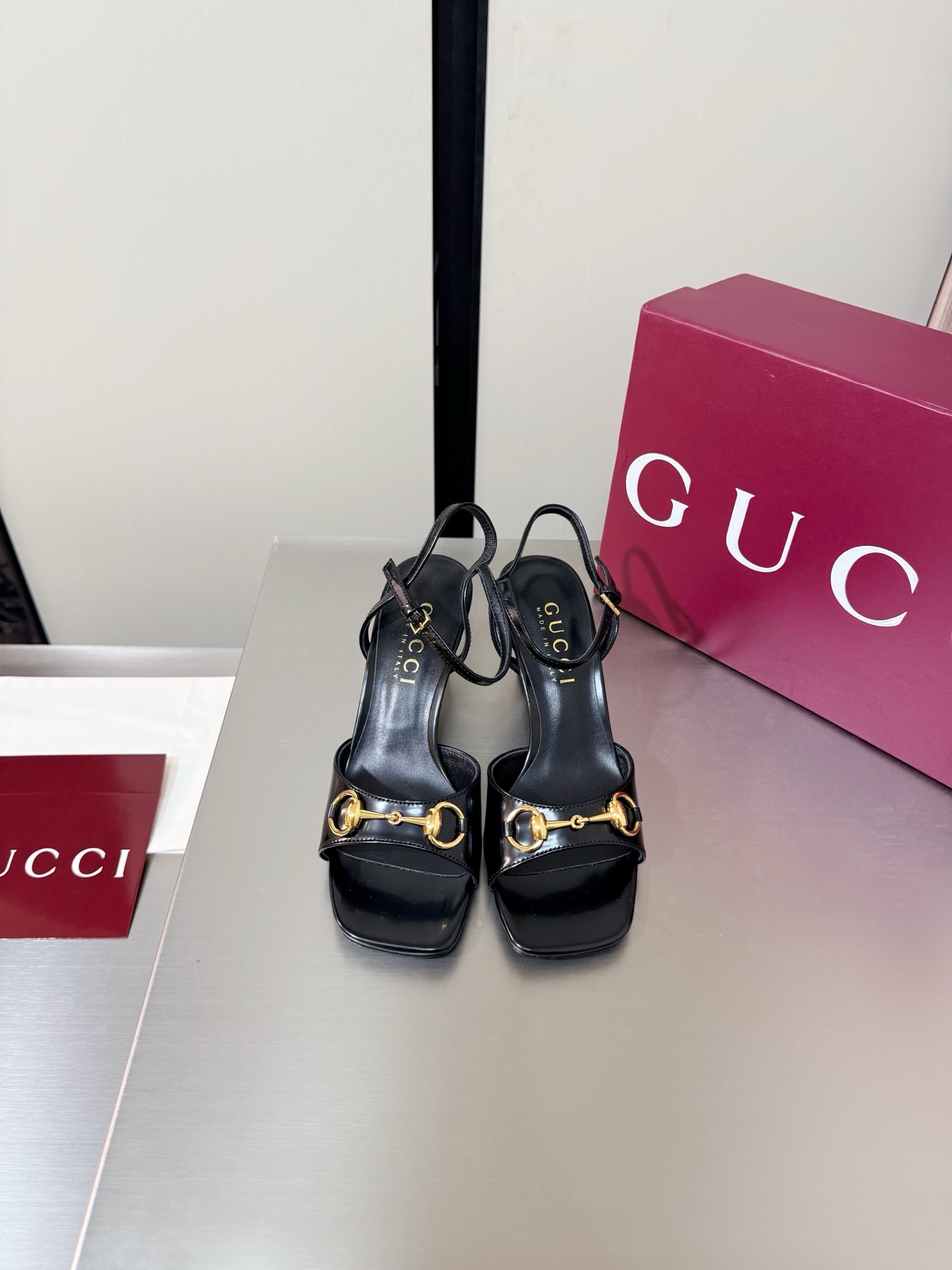Gucc New Saddle buckle flat heel