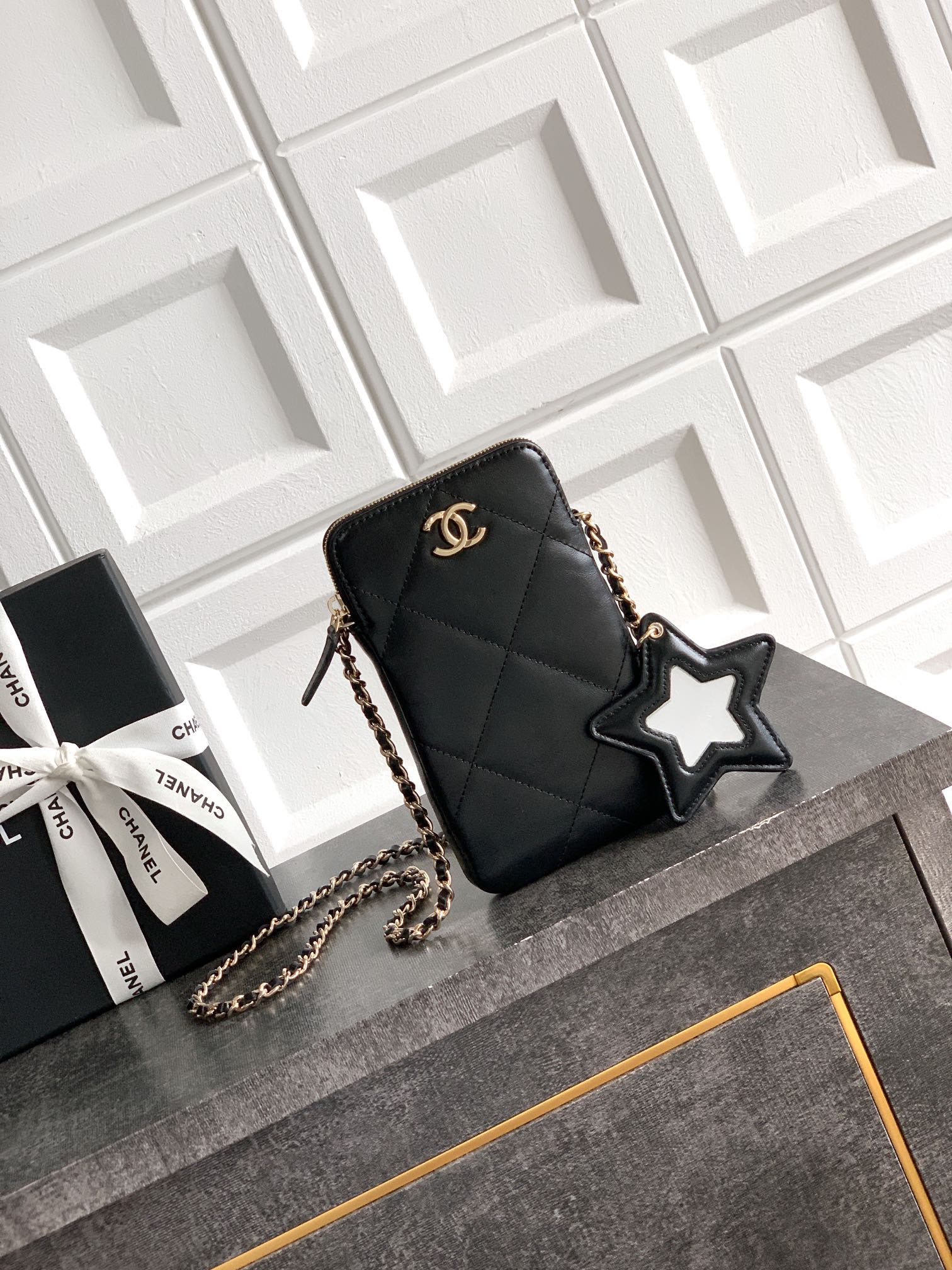 Chan New 25N phone pouch