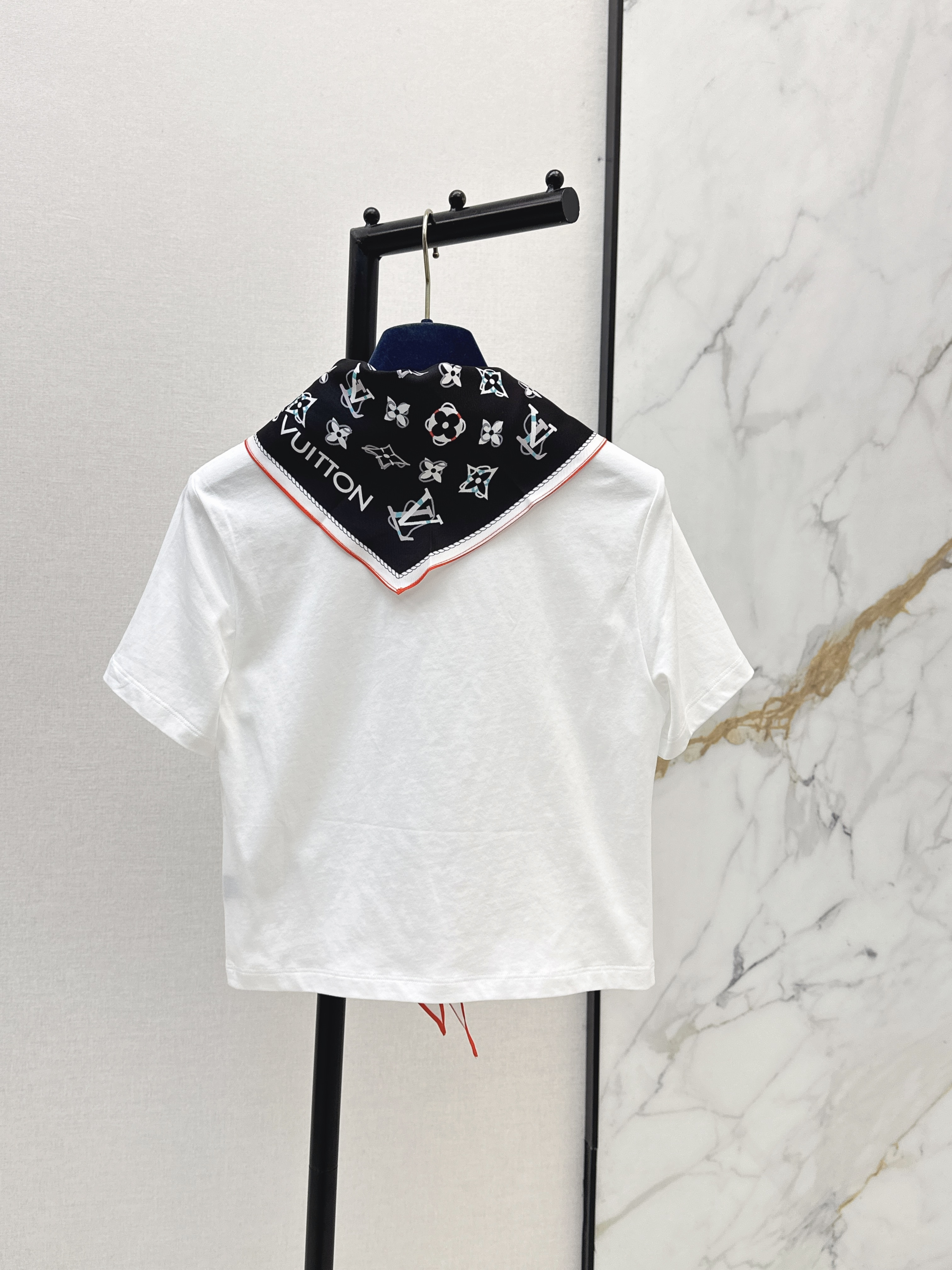 Louis New print scraf t-shirt