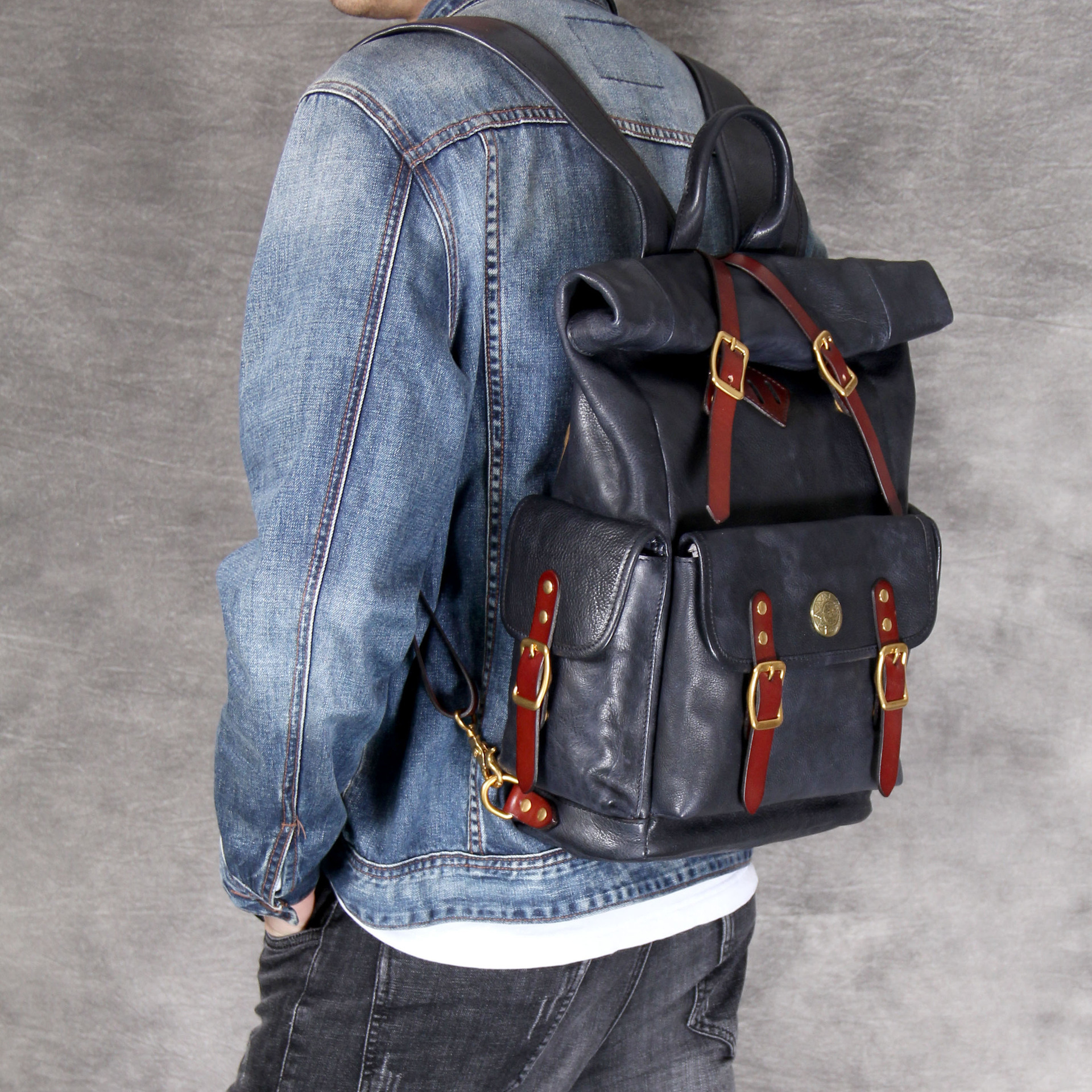 Vintage Roll-Top Leather Backpack - Rugged Adventure for the Modern Explorer