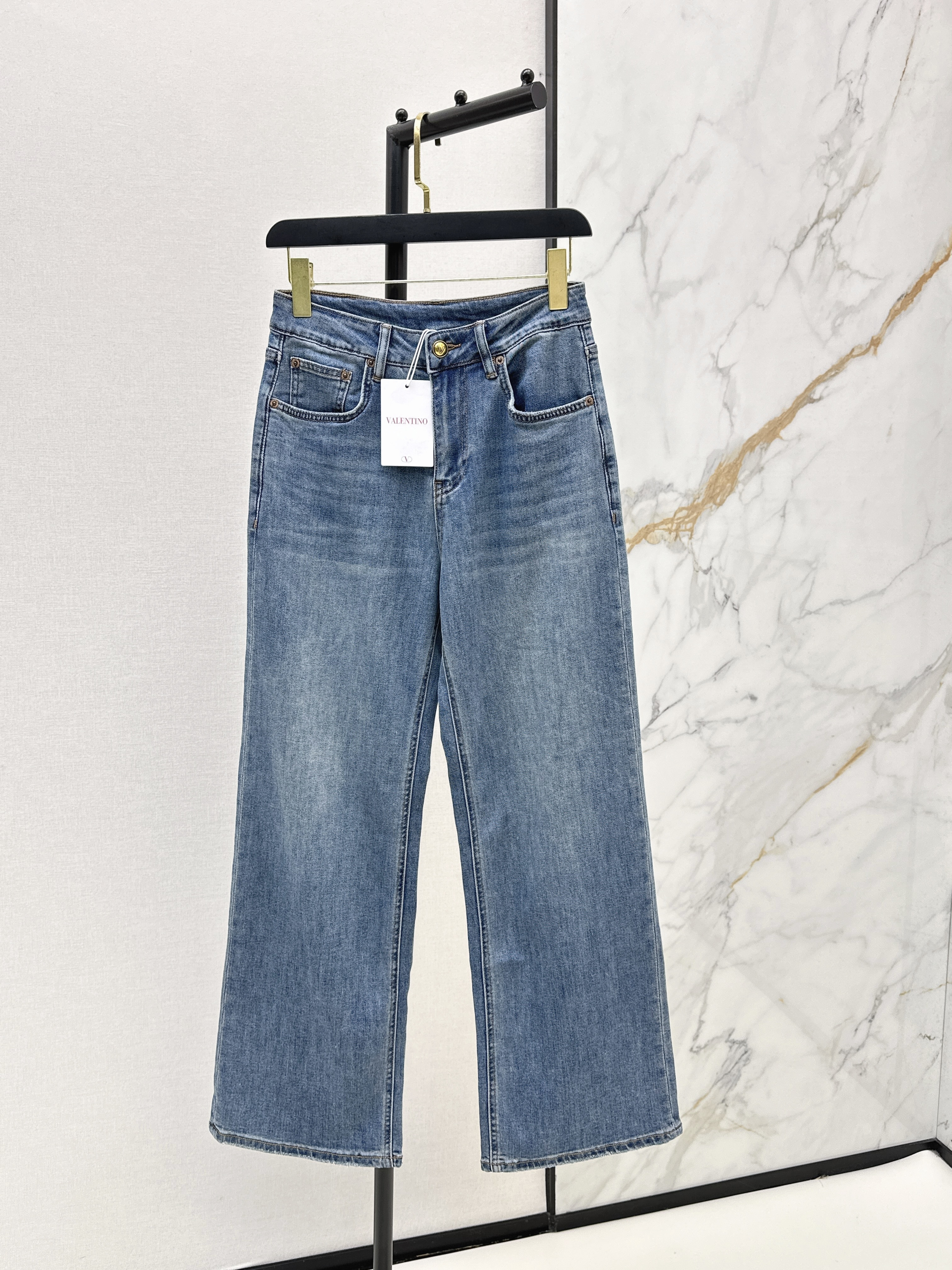 Val New Straight-leg jeans