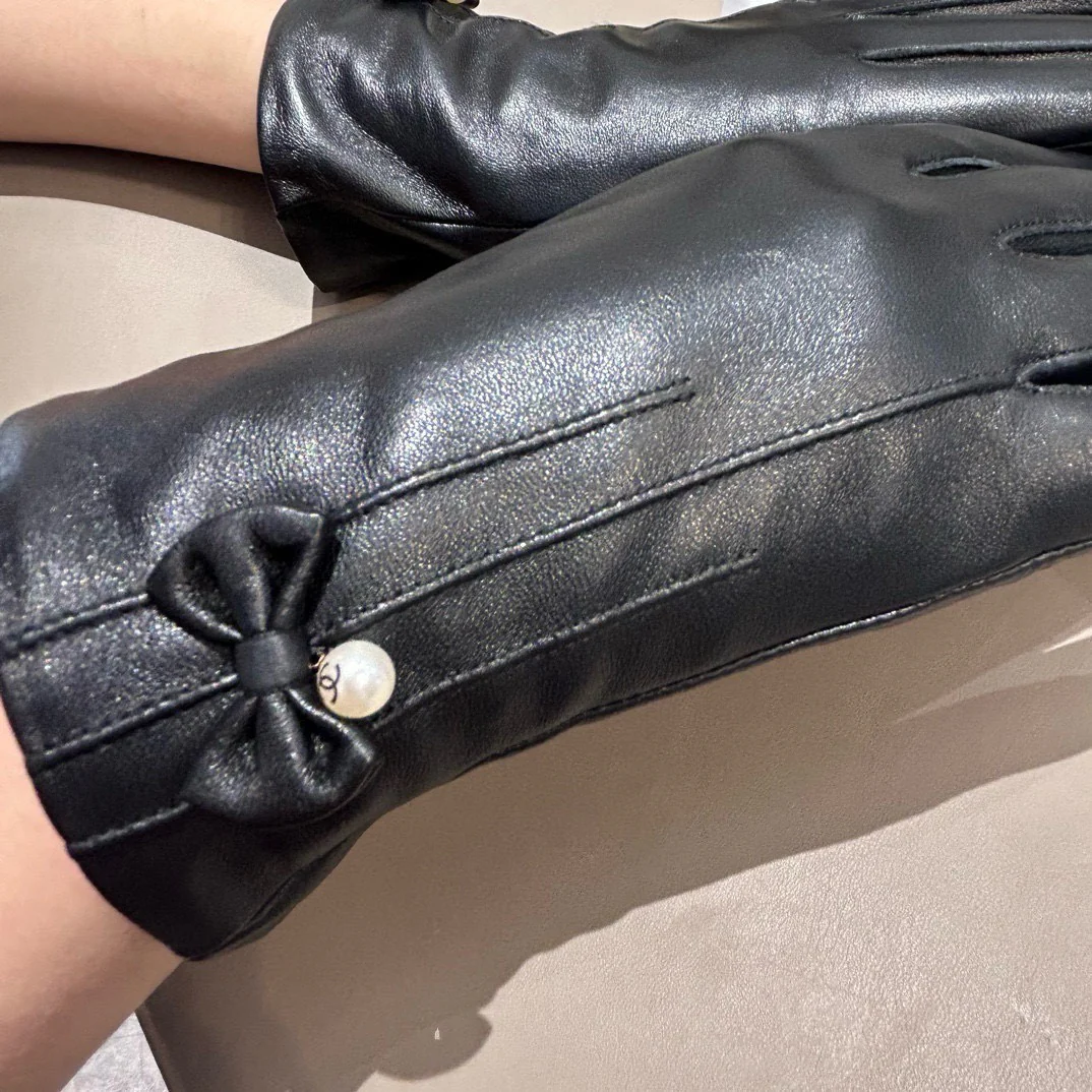 Chan New Sheepskin gloves