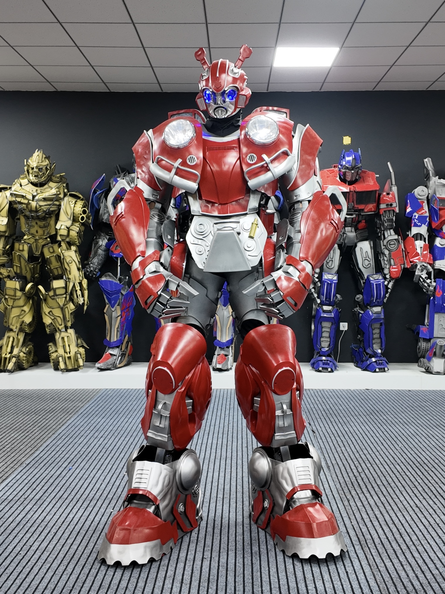 **Bumblebee LED Robot Stilt Costume, Light Up Mecha Suit for Cosplay Parade**  >