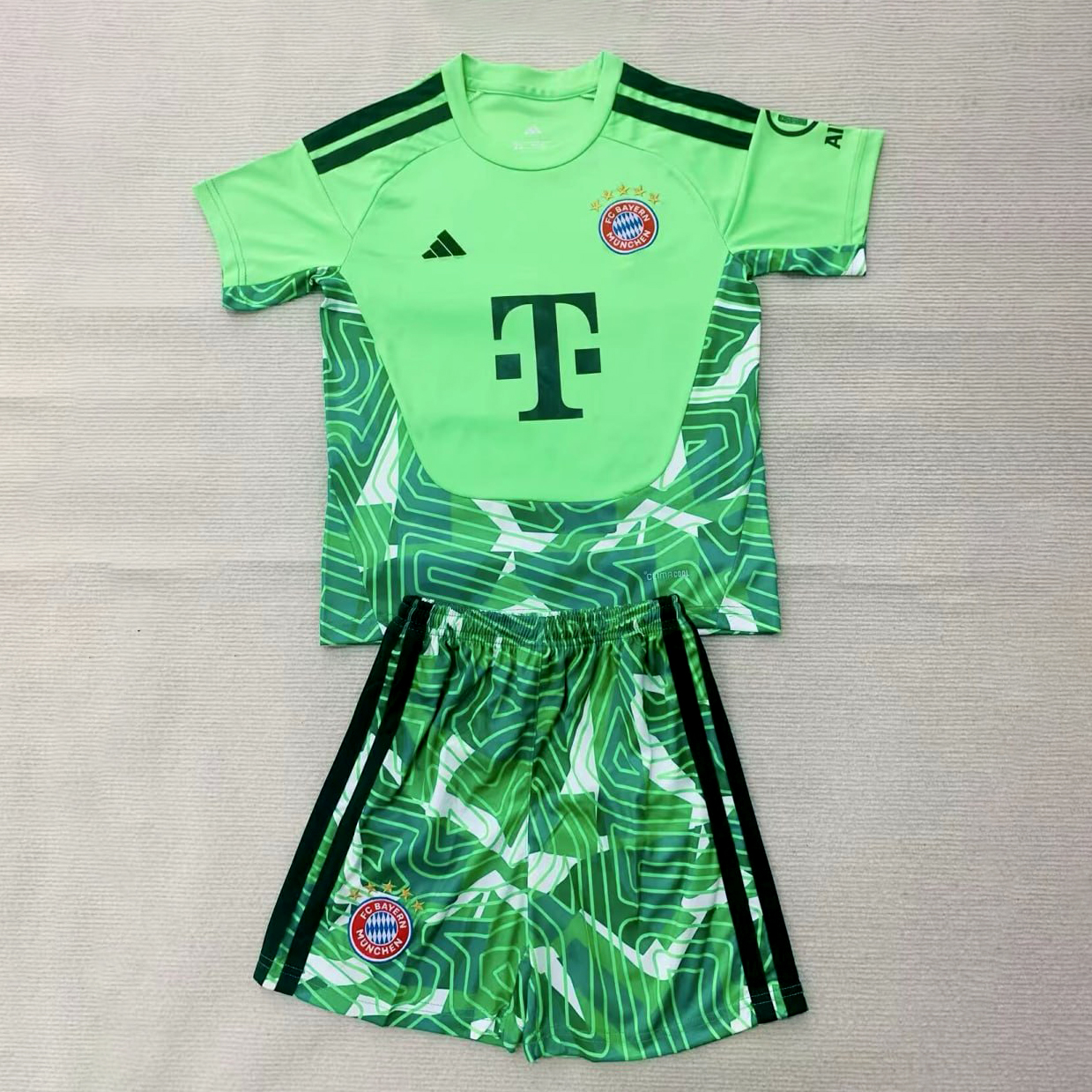 Bayern Munich Goalkeeper Kids Suit 26/27