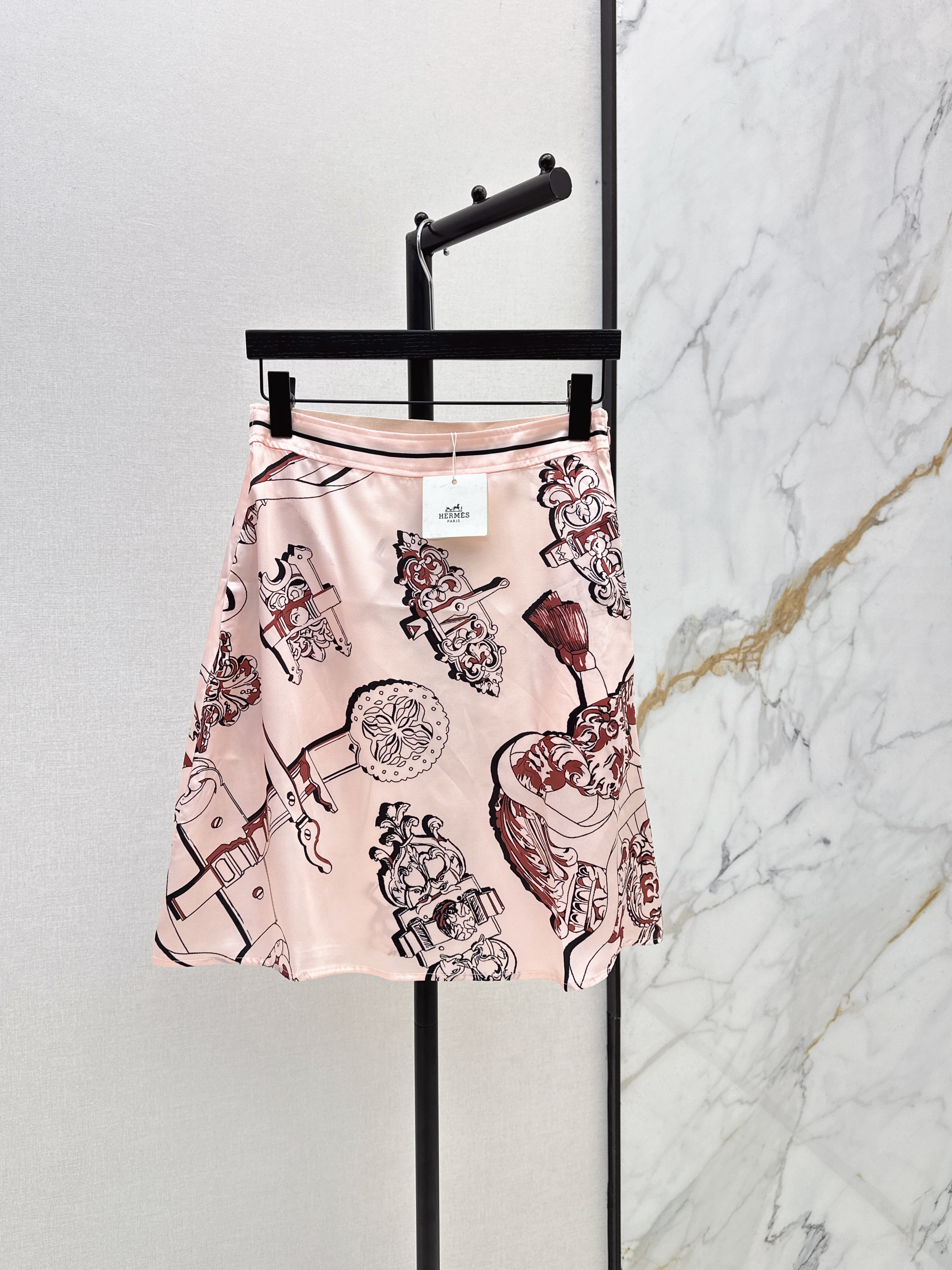 Herm New printed silk skirt