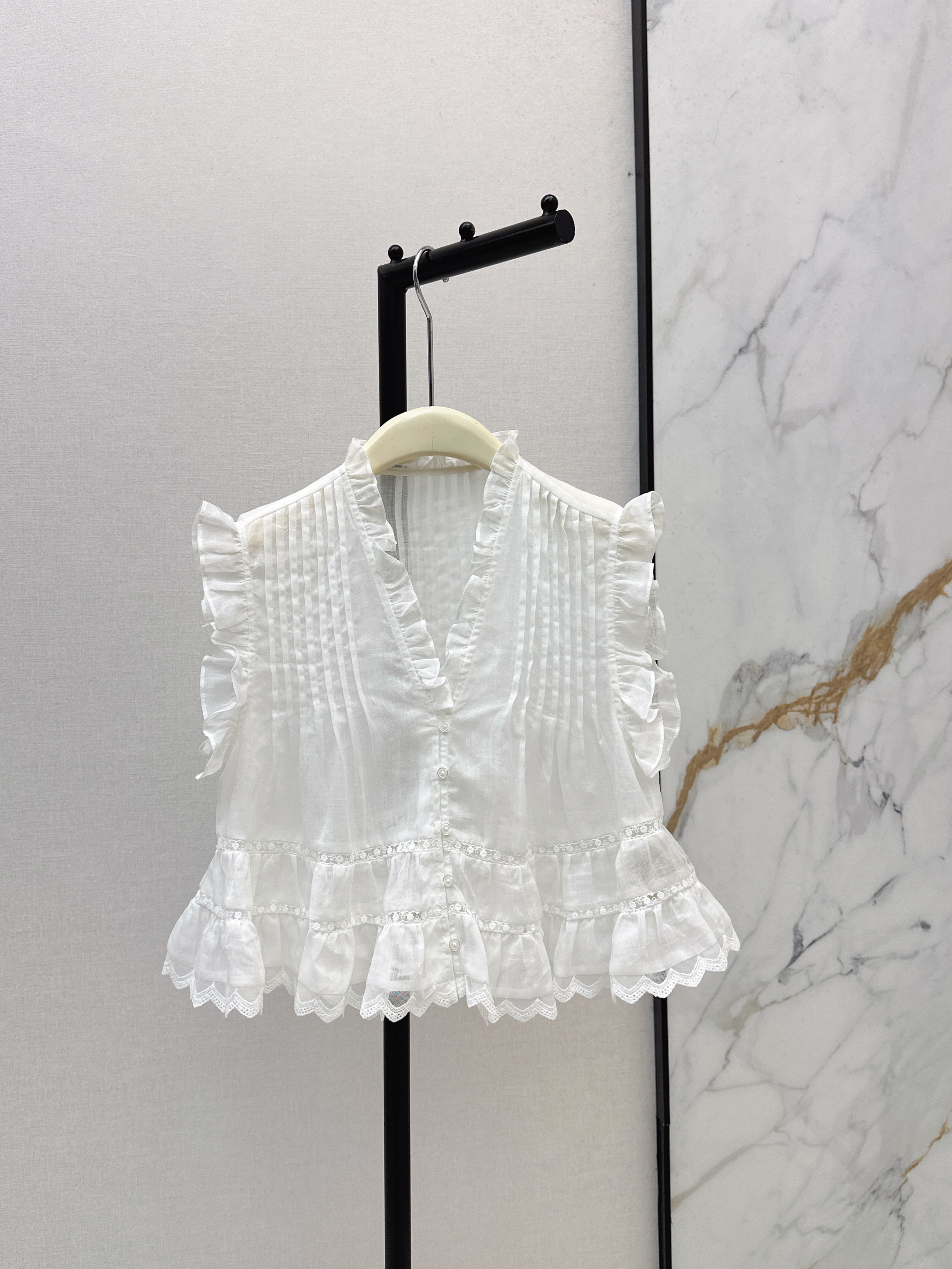 Chol New ruffle sleeveless shirt