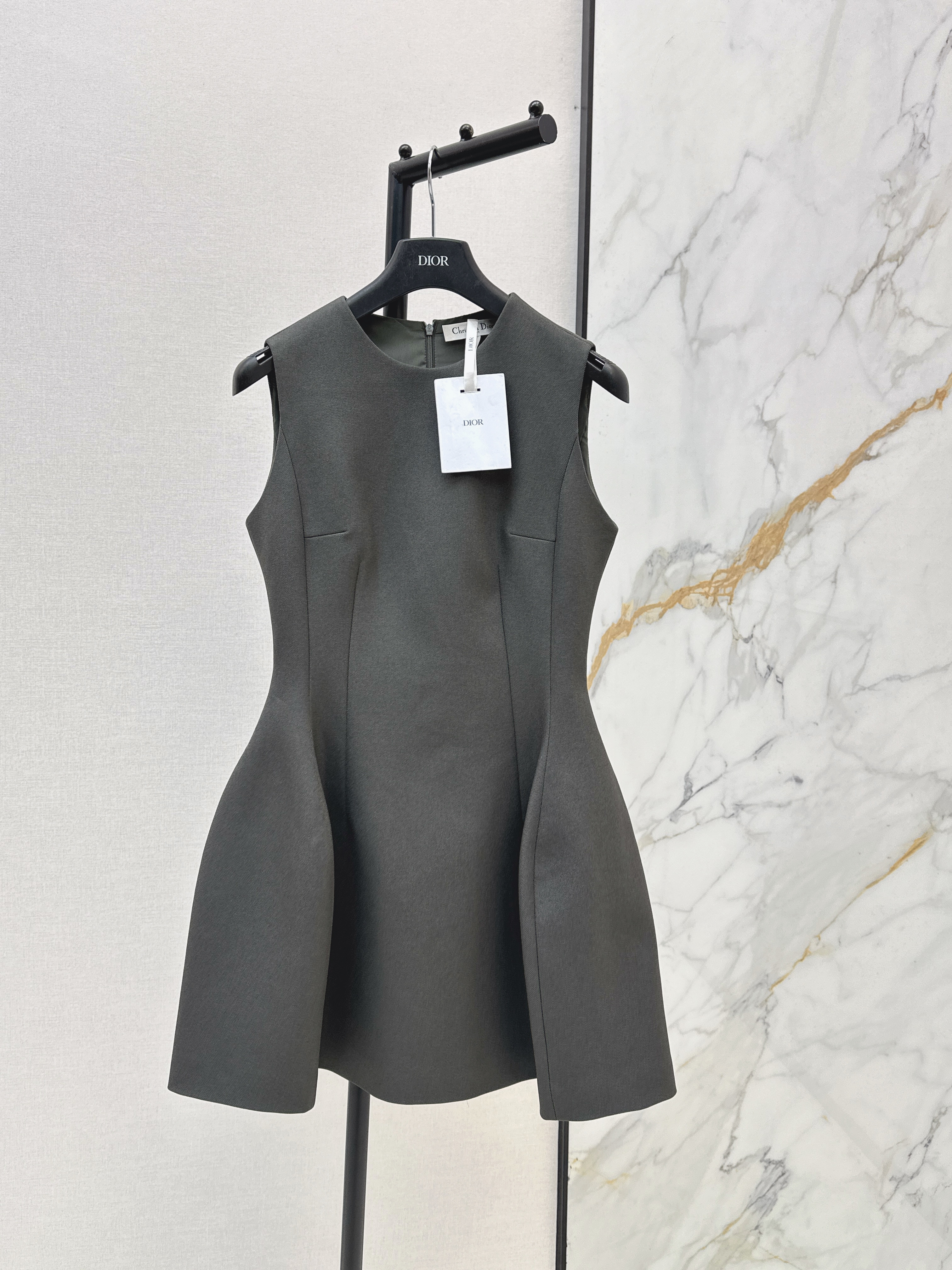 CD New sleeveless dress