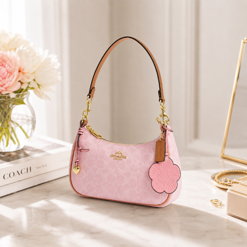 COACH CEA20 Leather