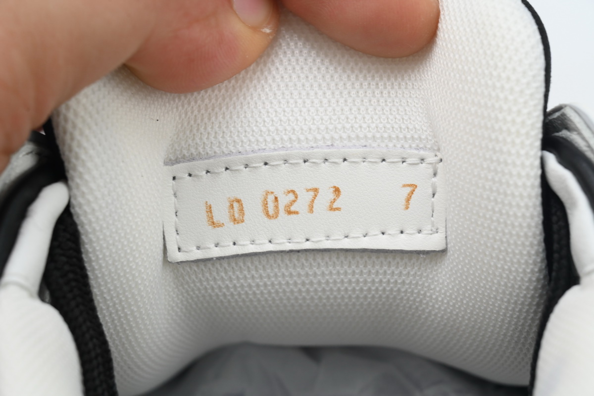 Pkkicks God Batch LOUIS VUITTON Trainer Black and gray