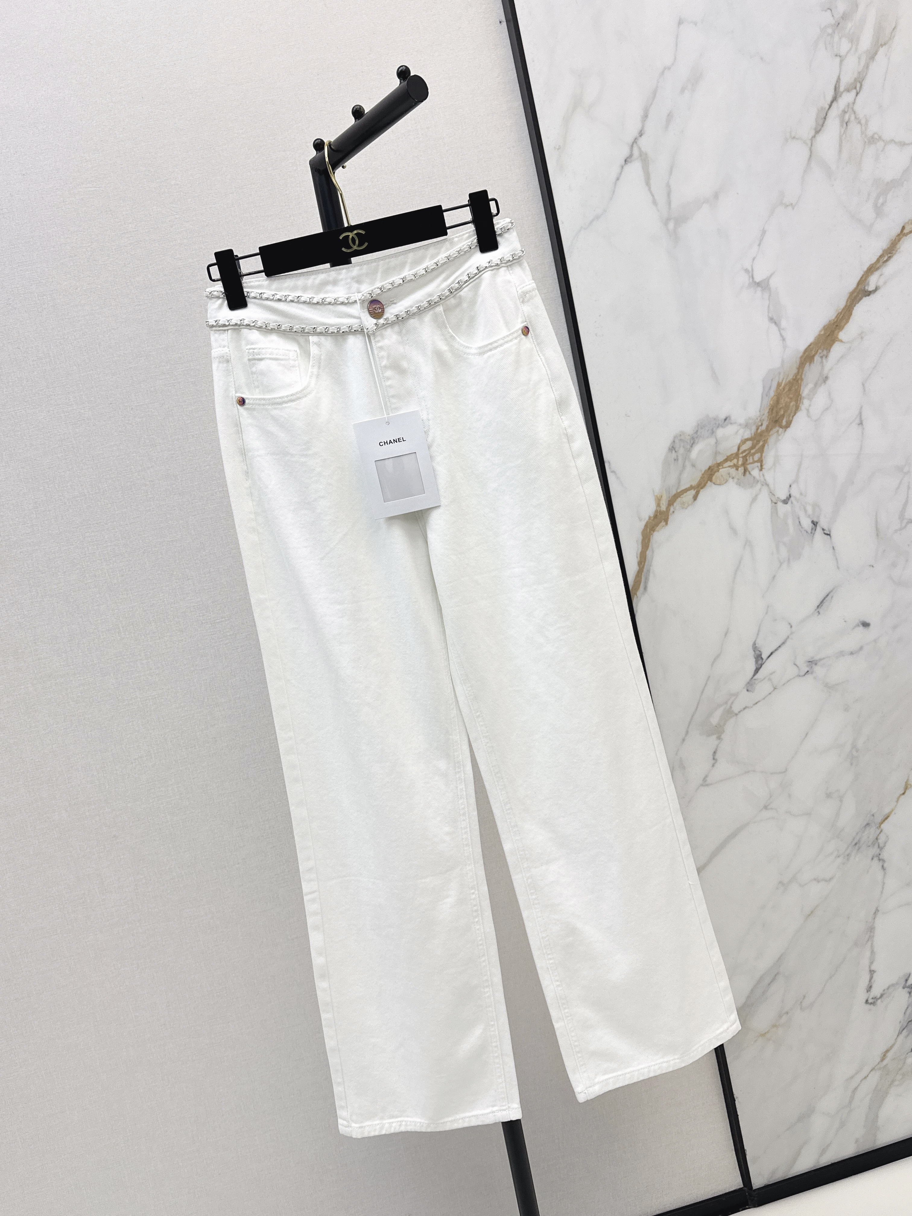 Chan New Straight-leg jeans