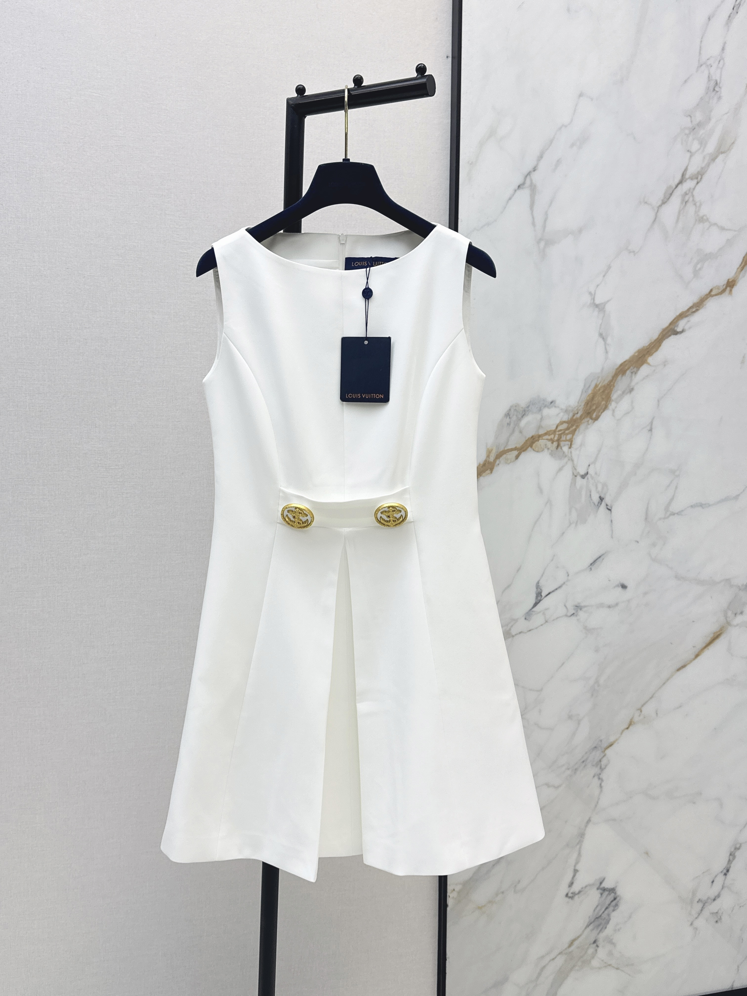 Louis New sleeveless dress