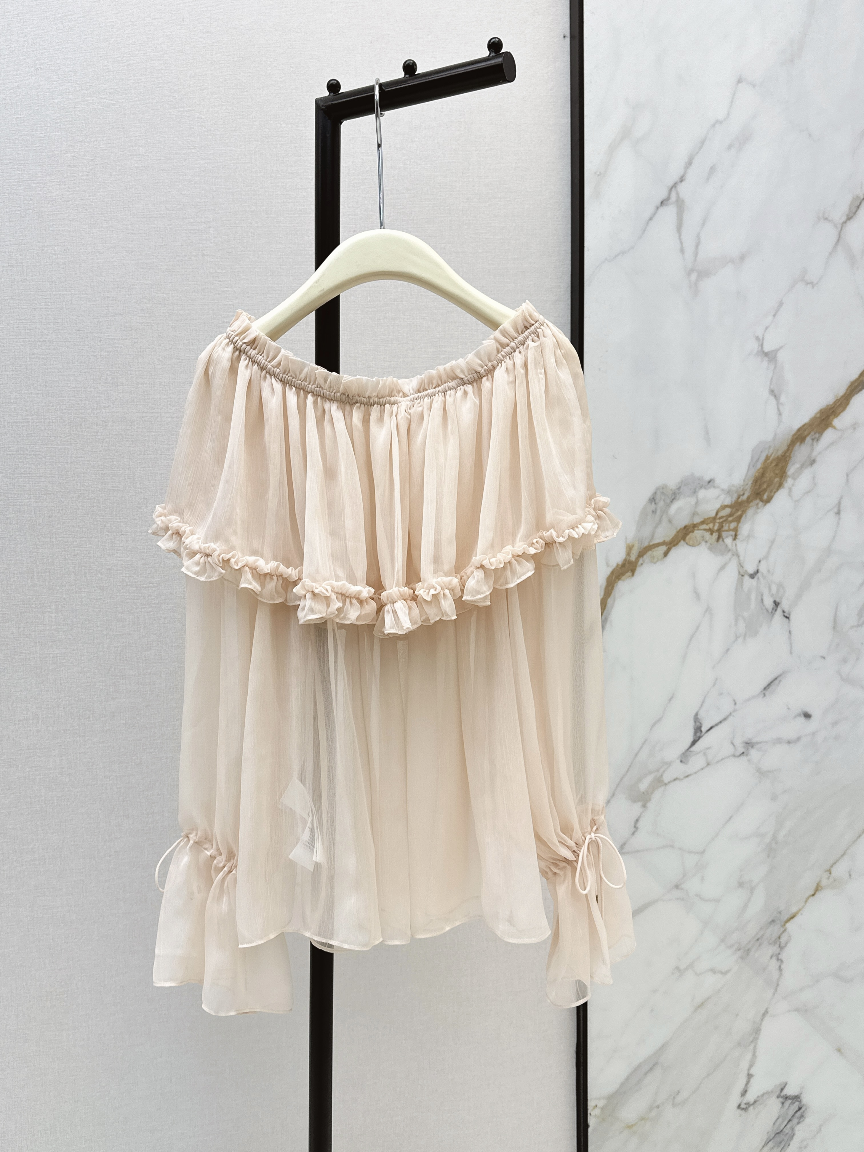 Chol New One-shoulder top