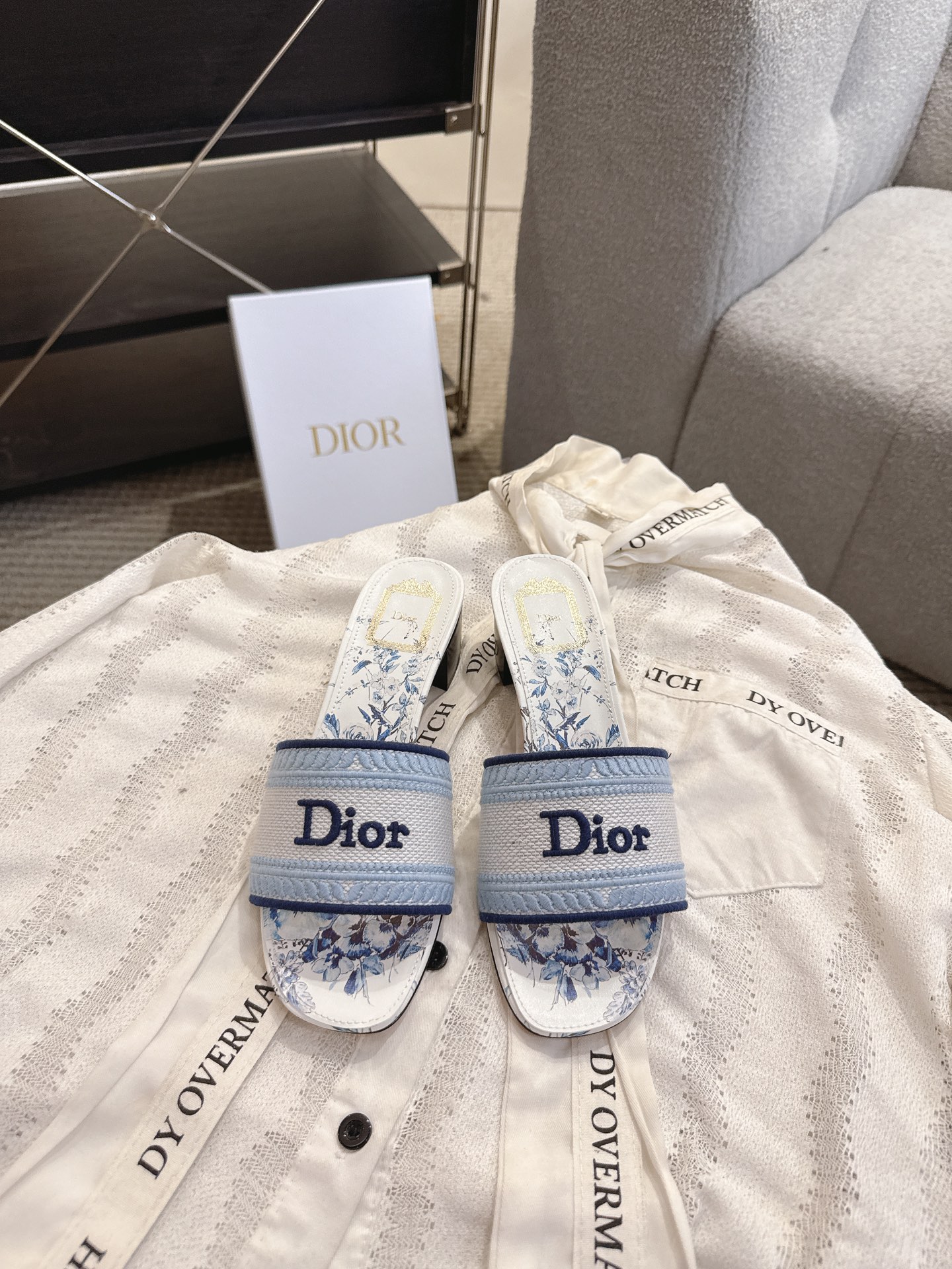 CD New Embroidered flat shoes