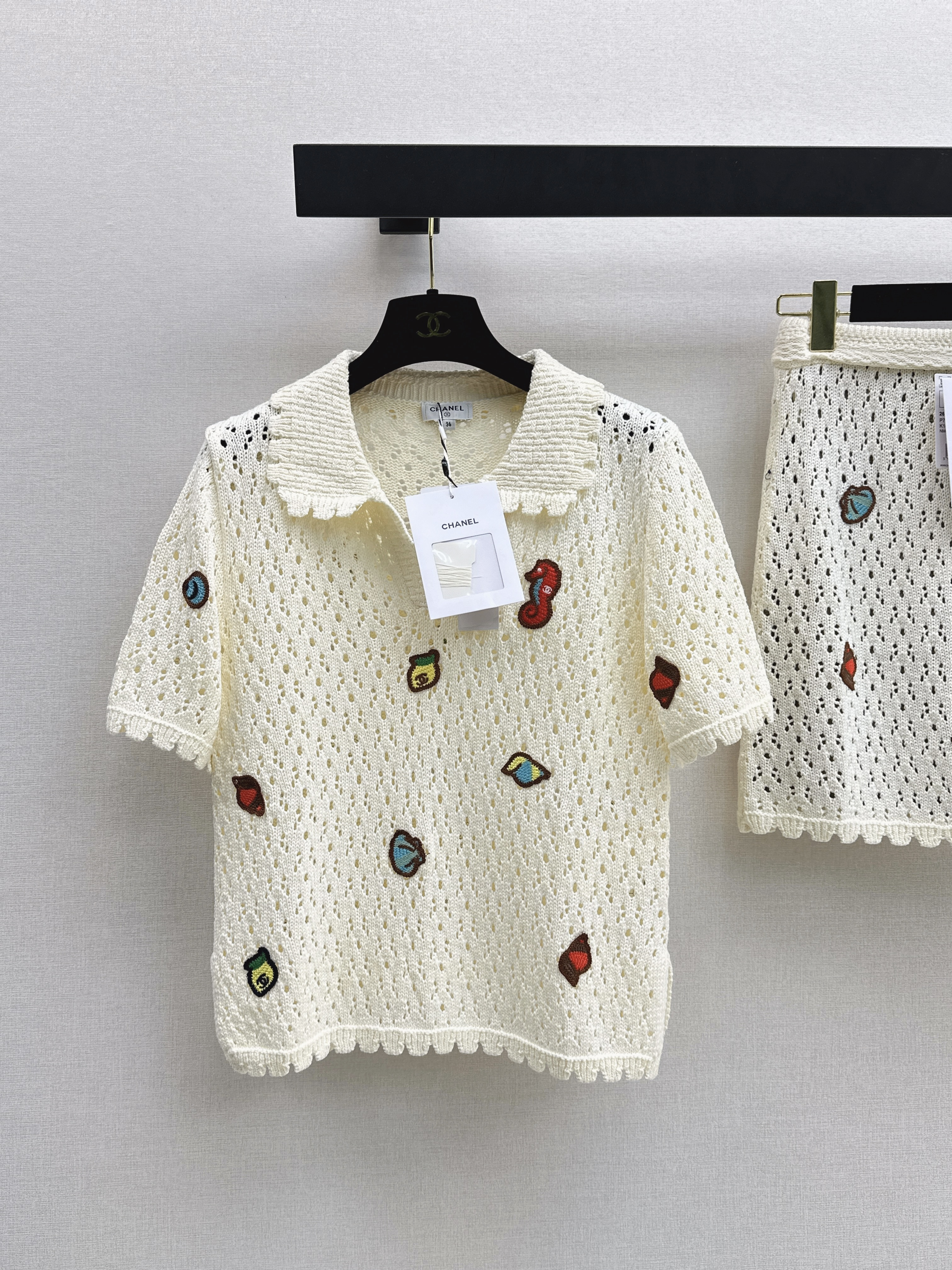 Chan New Embroidered Hollow-out Knitted Top
