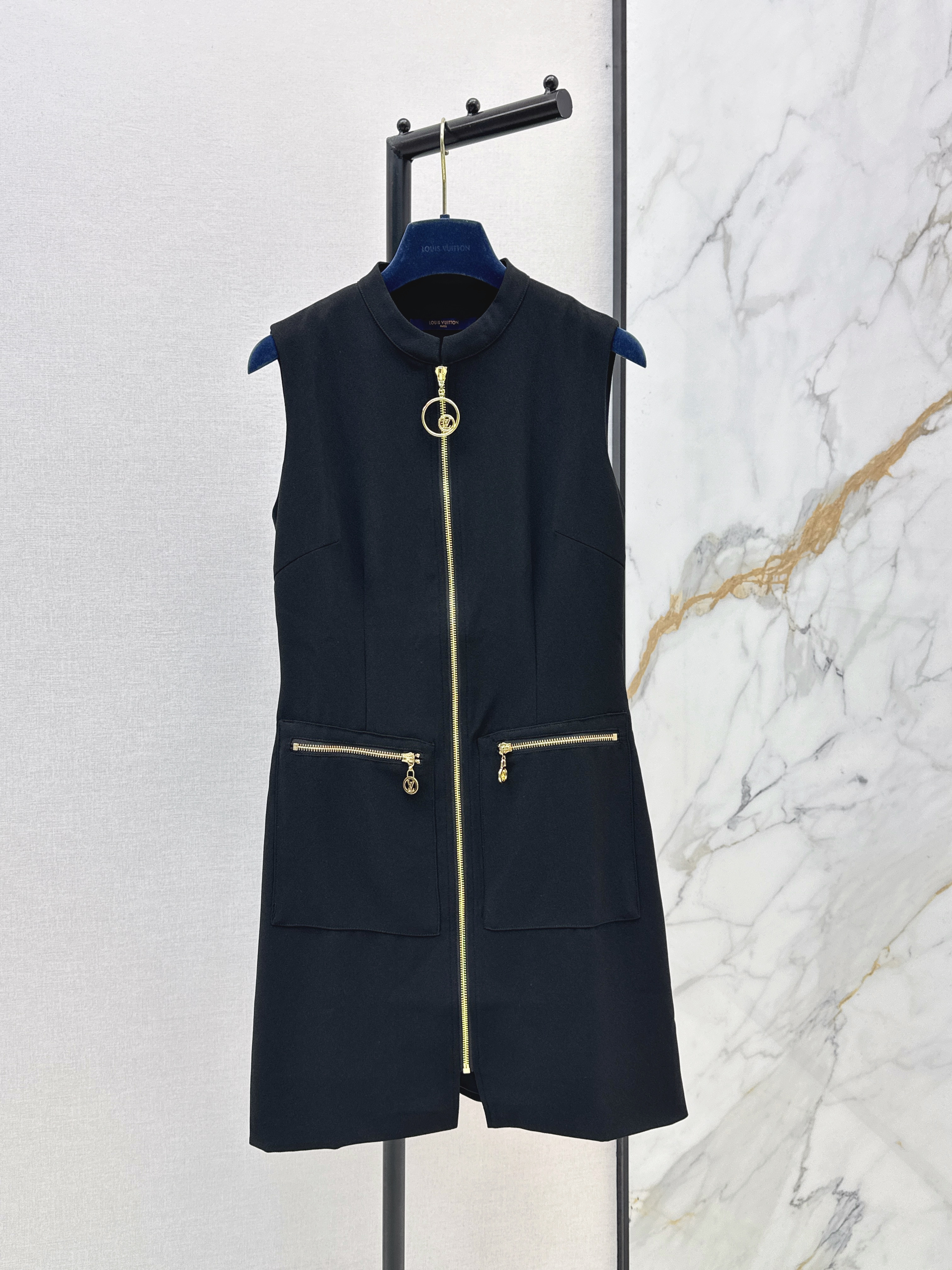 Louis New sleeveless dress