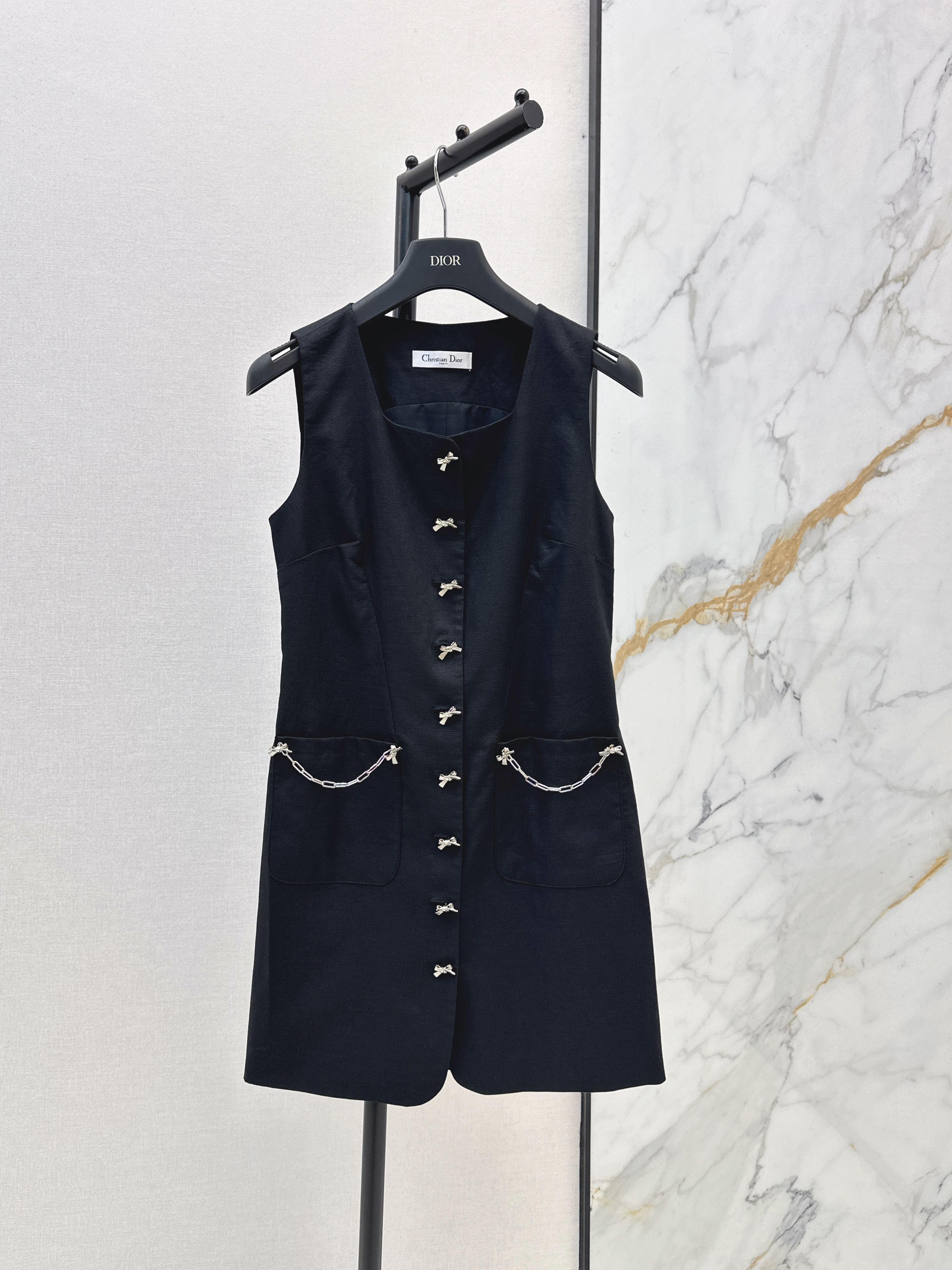 CD New sleeveless dress