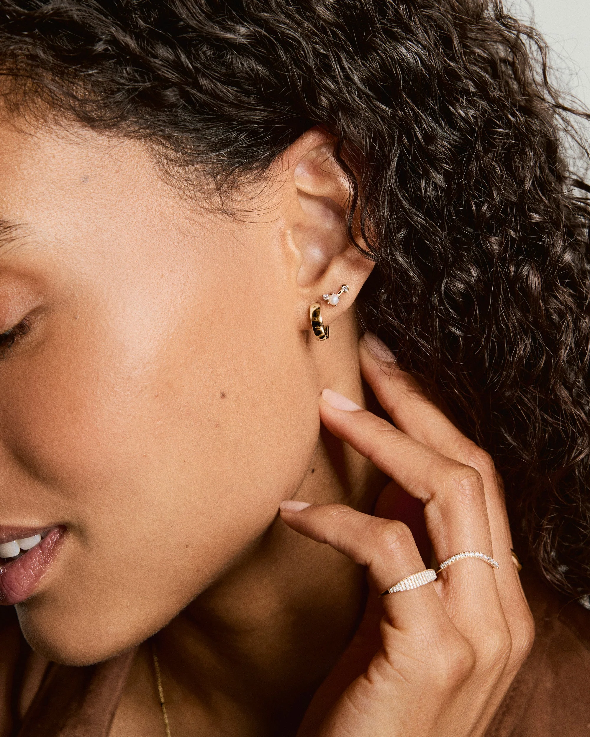 Single Celeste Pearl Triad Stud