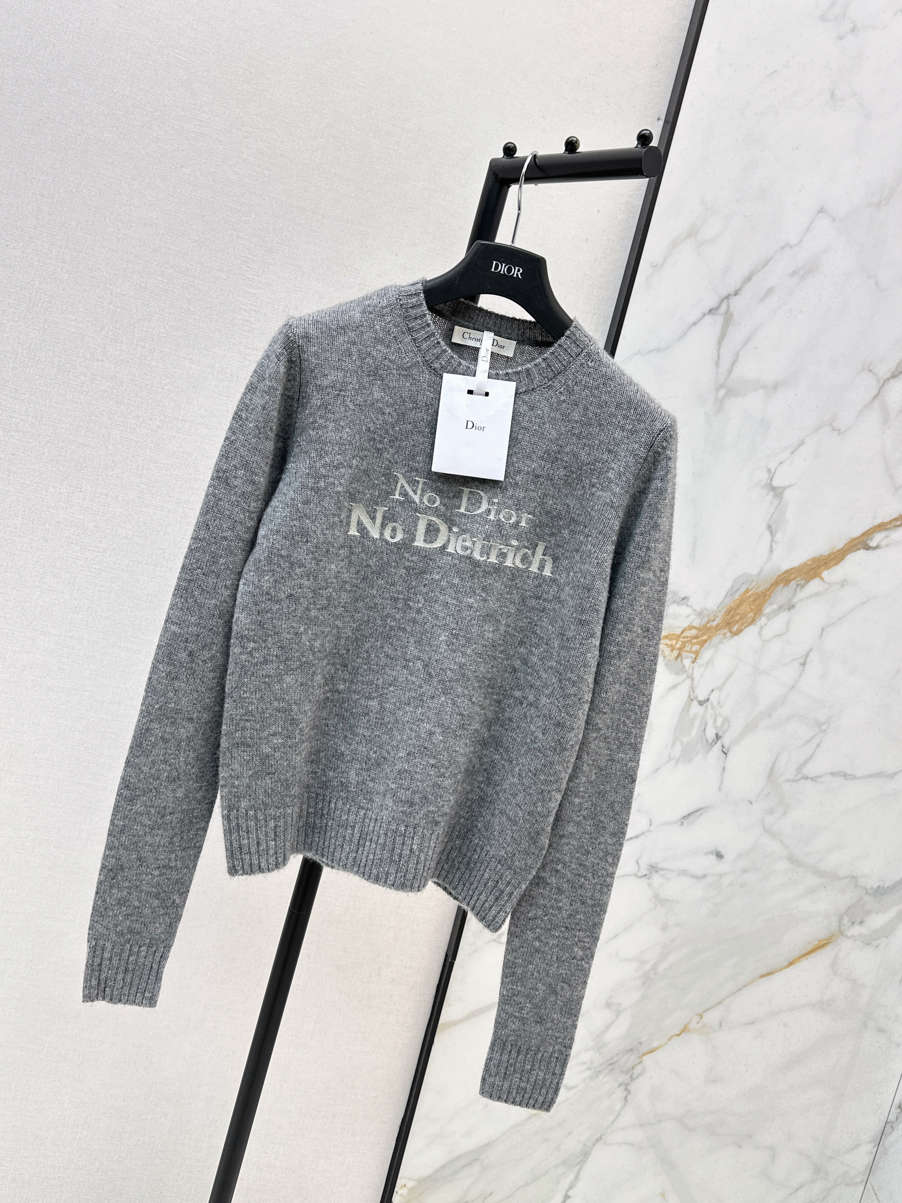 CD New embroidery sweater