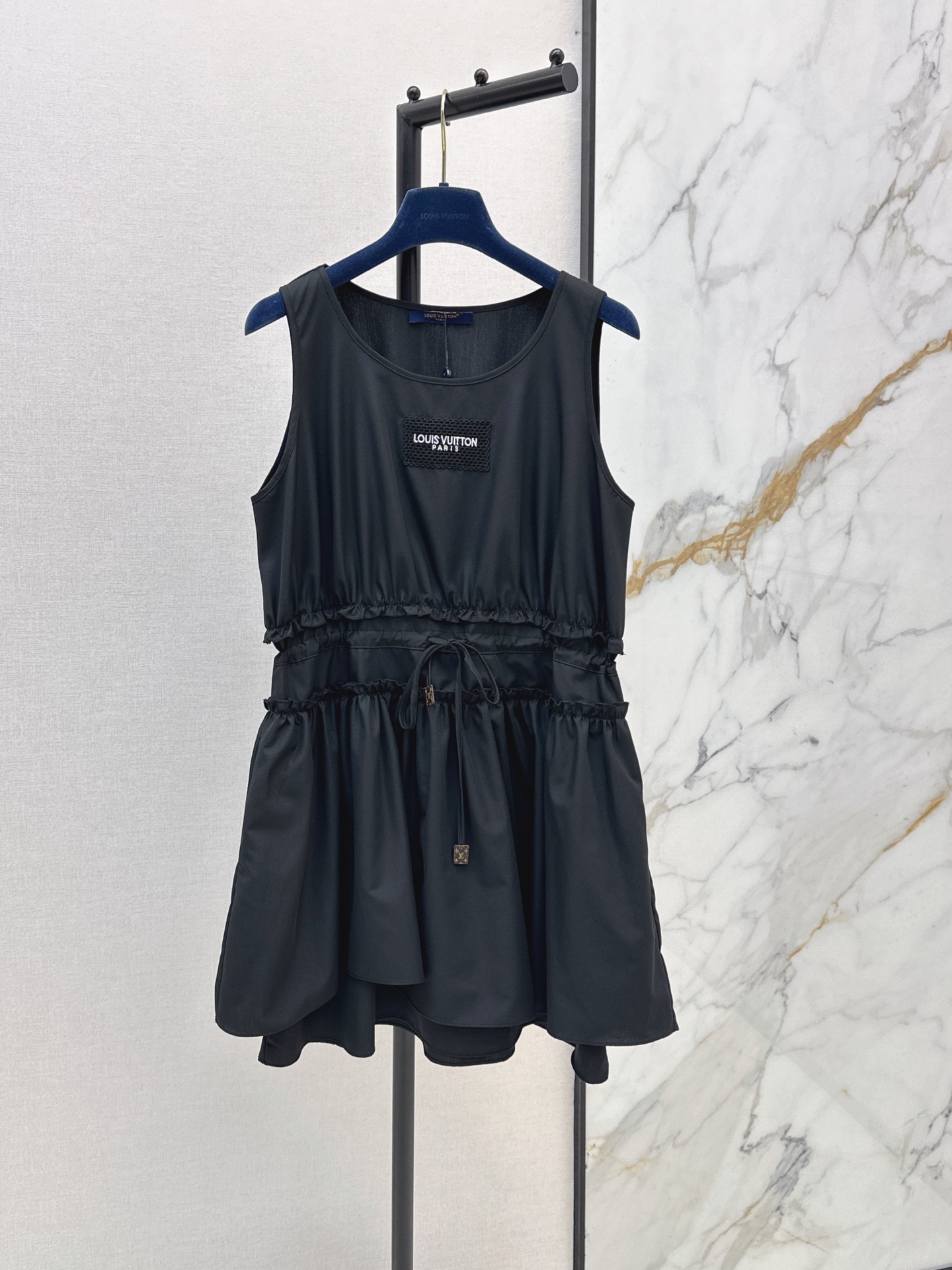 Louis New sleeveless dress