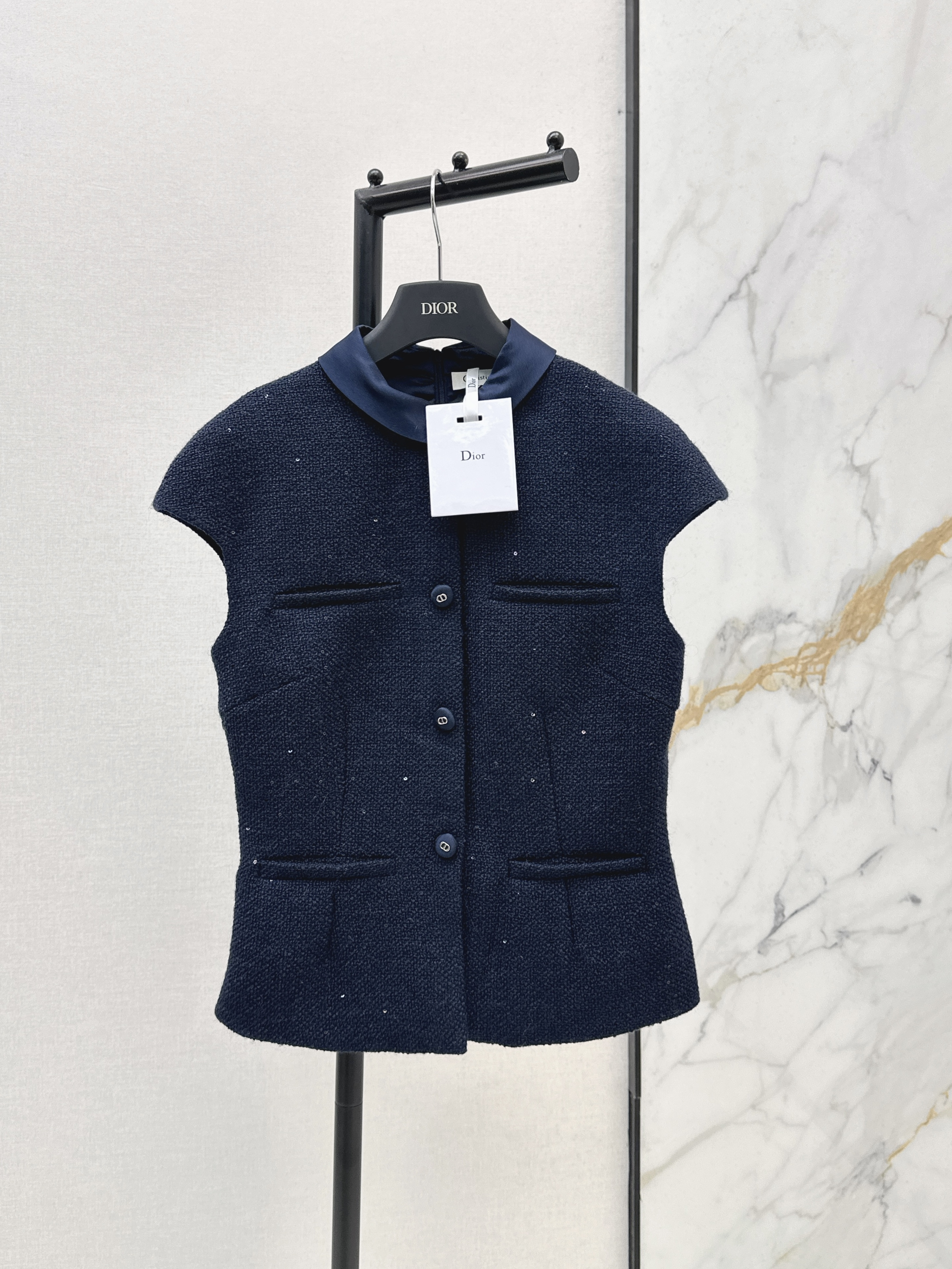 CD New woven sleeveless top