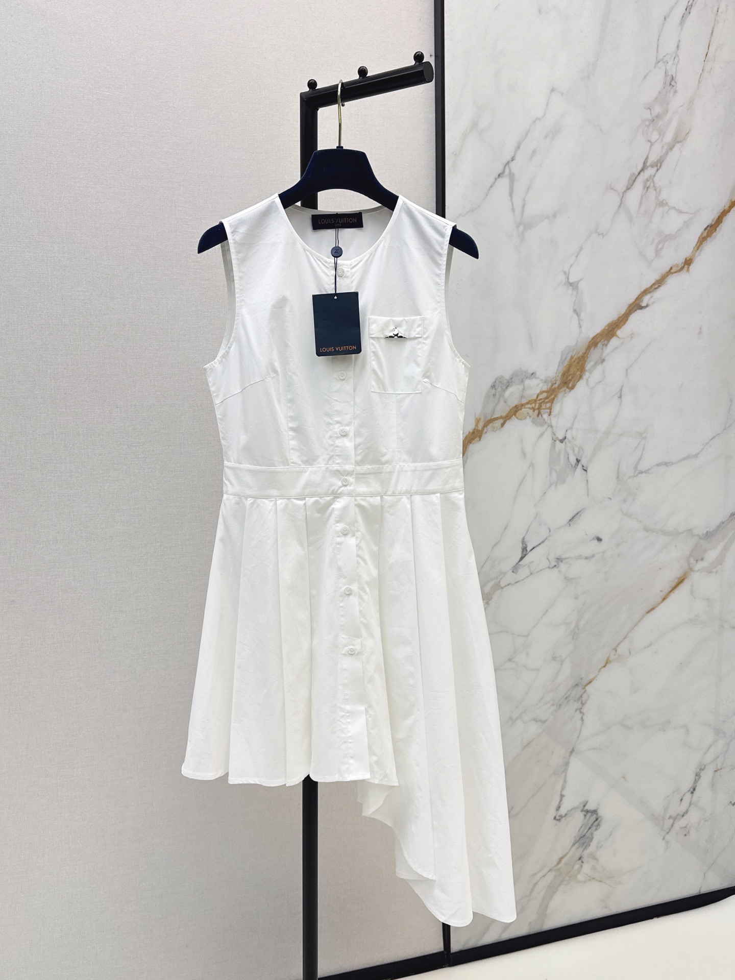 Louis New Sleeveless dress