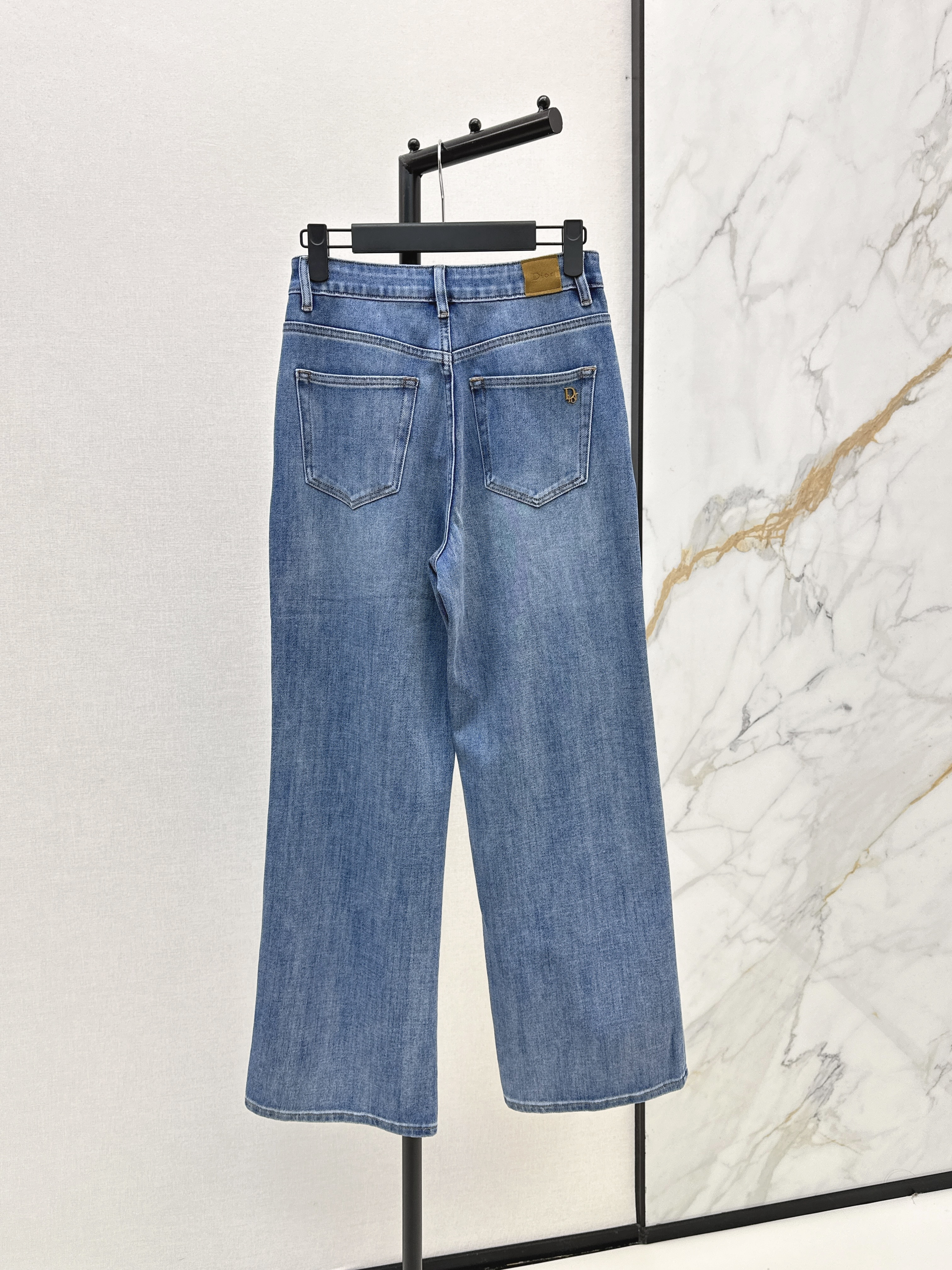CD New Straight-leg jeans