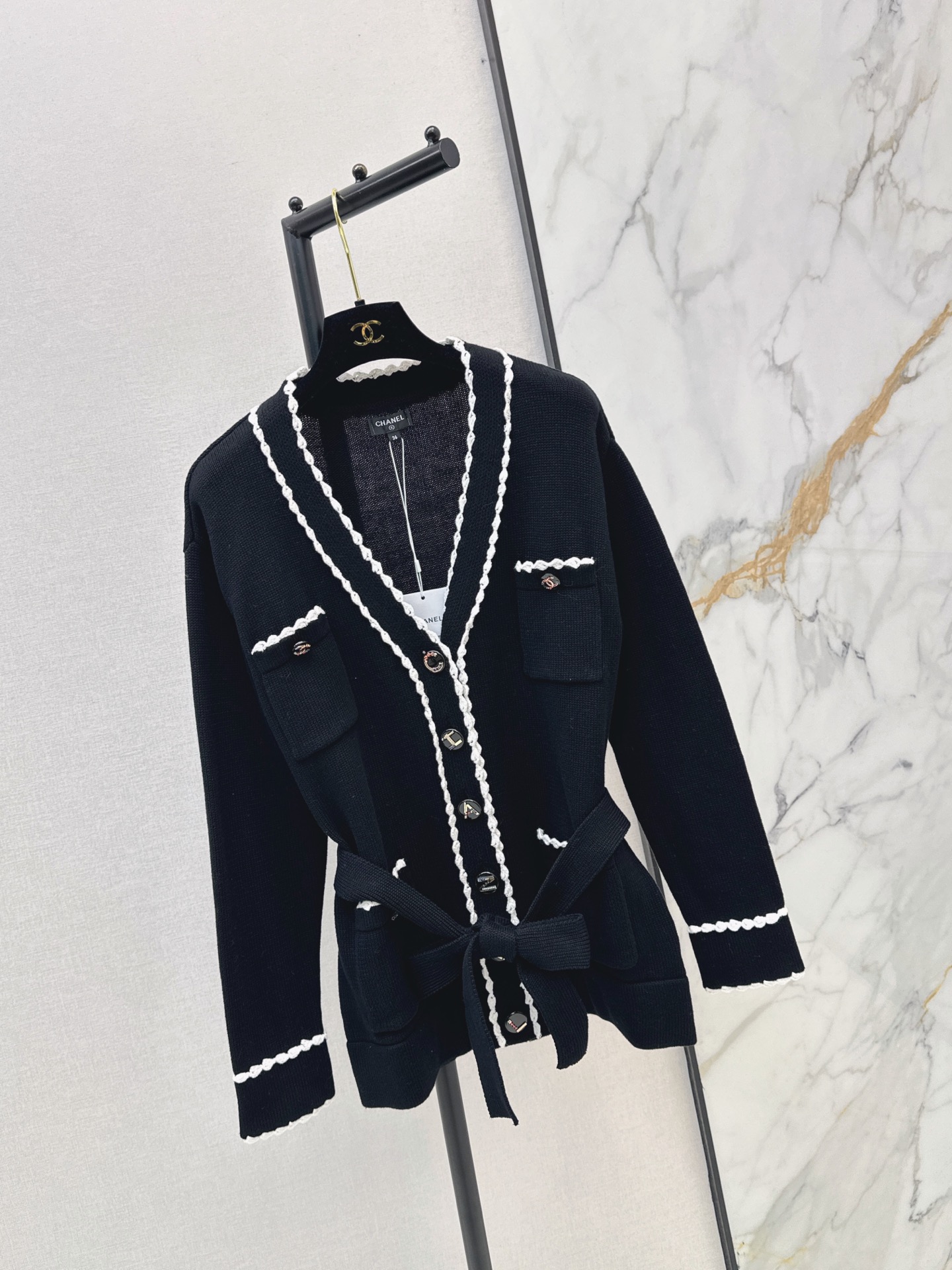 Chan New V-neck knitted cardigan