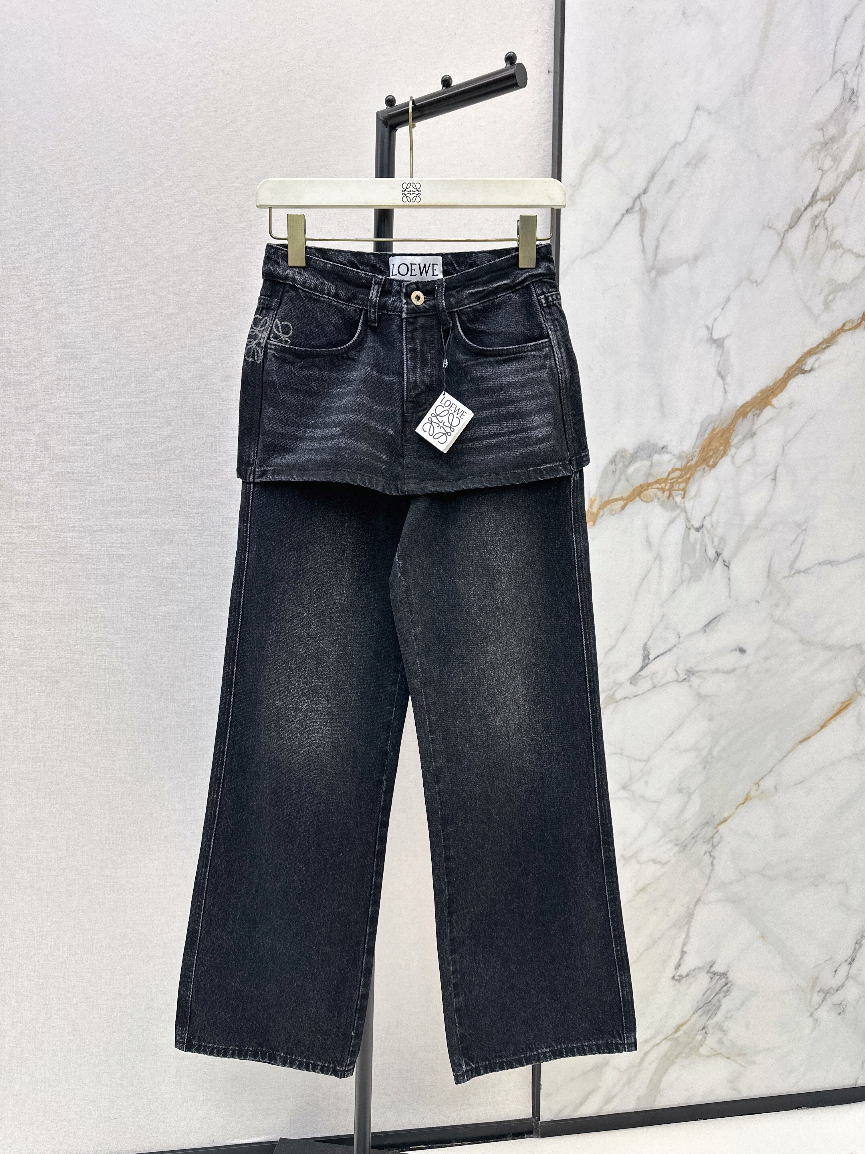 Loe NEW 2inl print denim pants