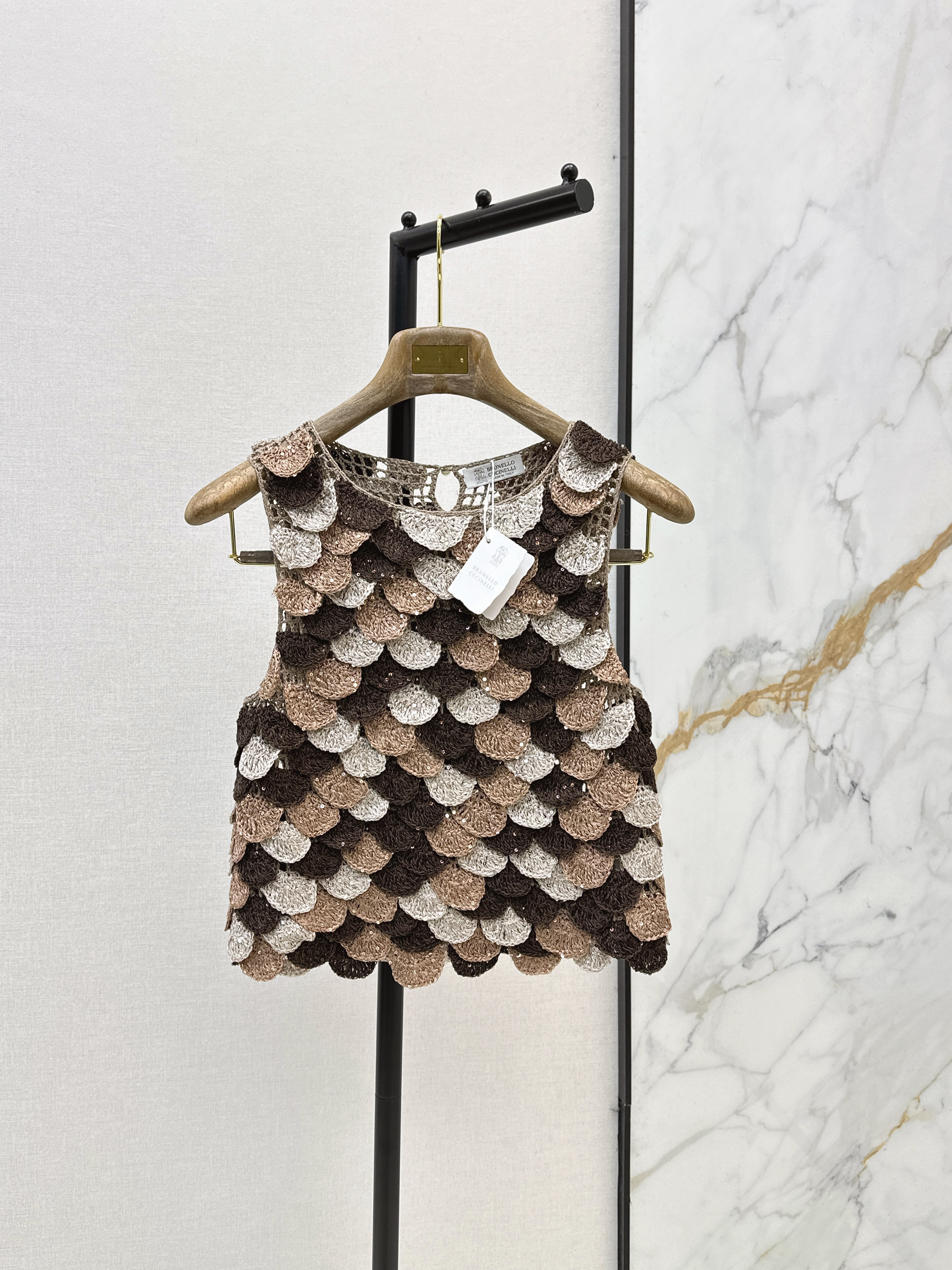 Brun New scallop sequin kint tank