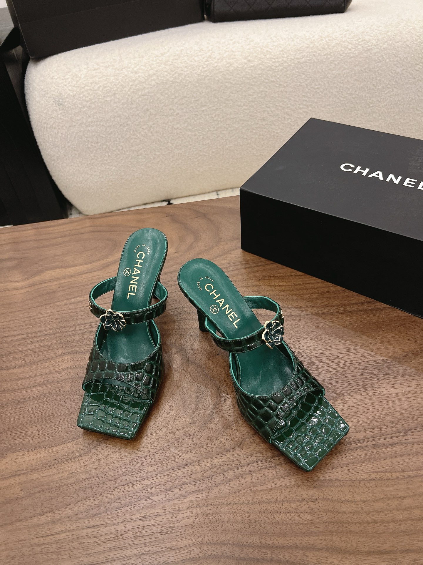 Chan New Square-toe thin-heel high heels