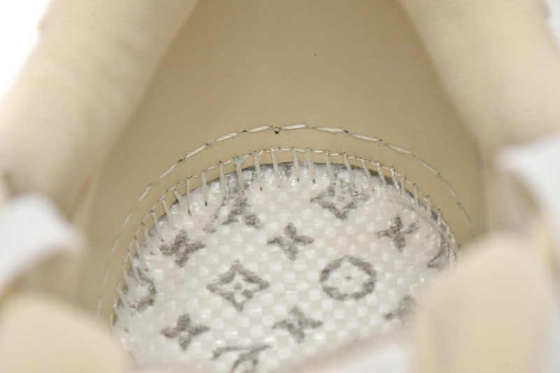 Pkkicks God Batch LOUIS VUITTON Trainer Beige Cloth Cover GO0220