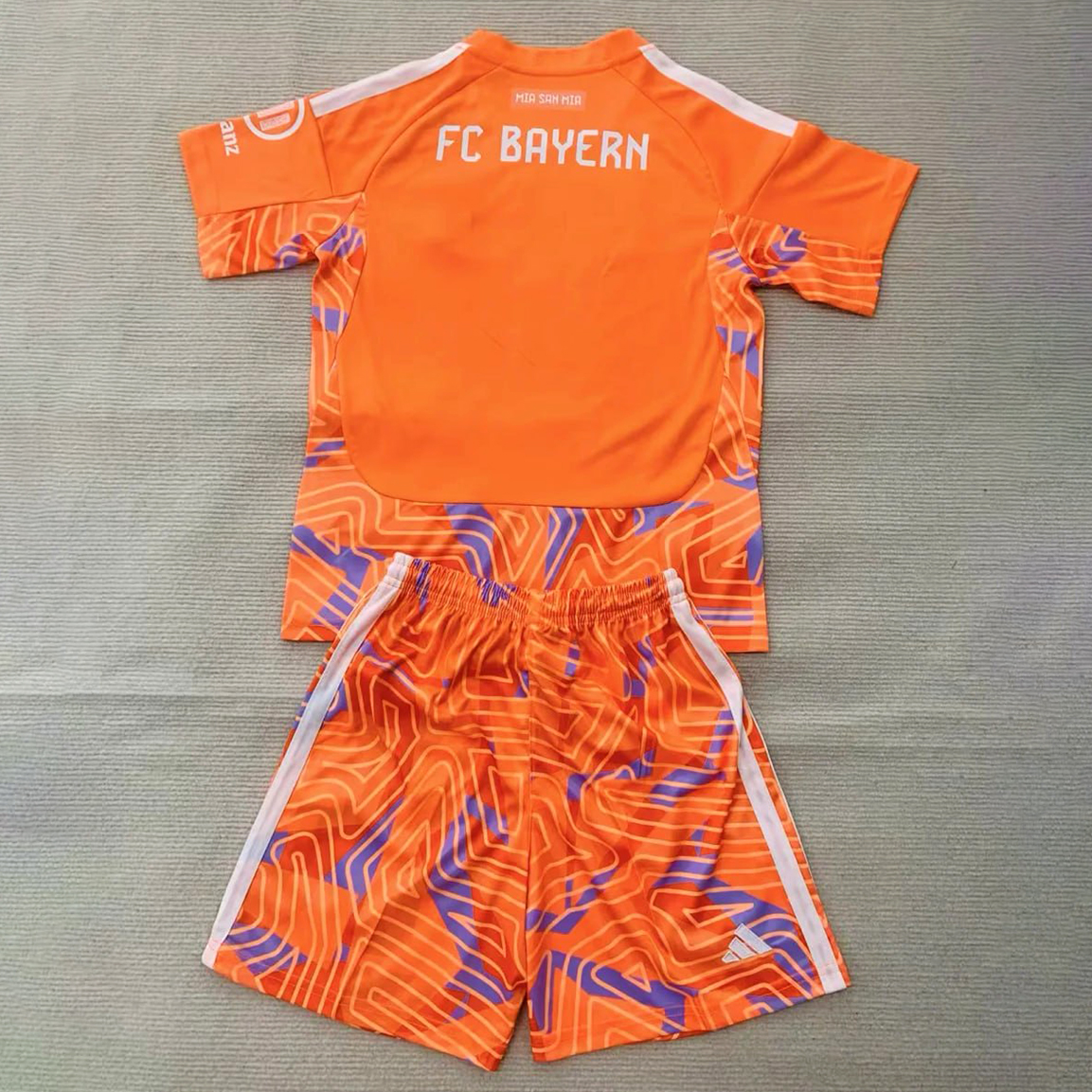 Bayern Munich Goalkeeper Men Jersey Suit 26/27
