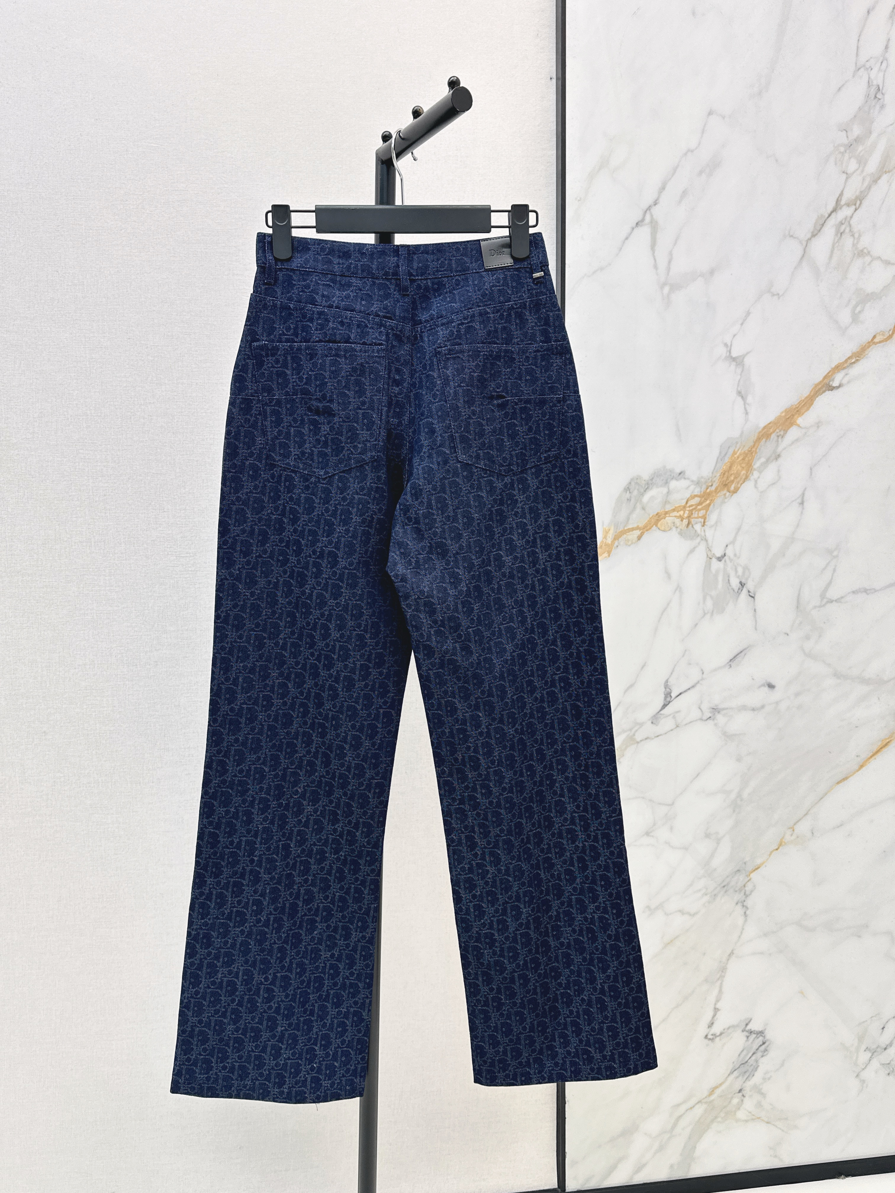 CD New Straight-leg jeans